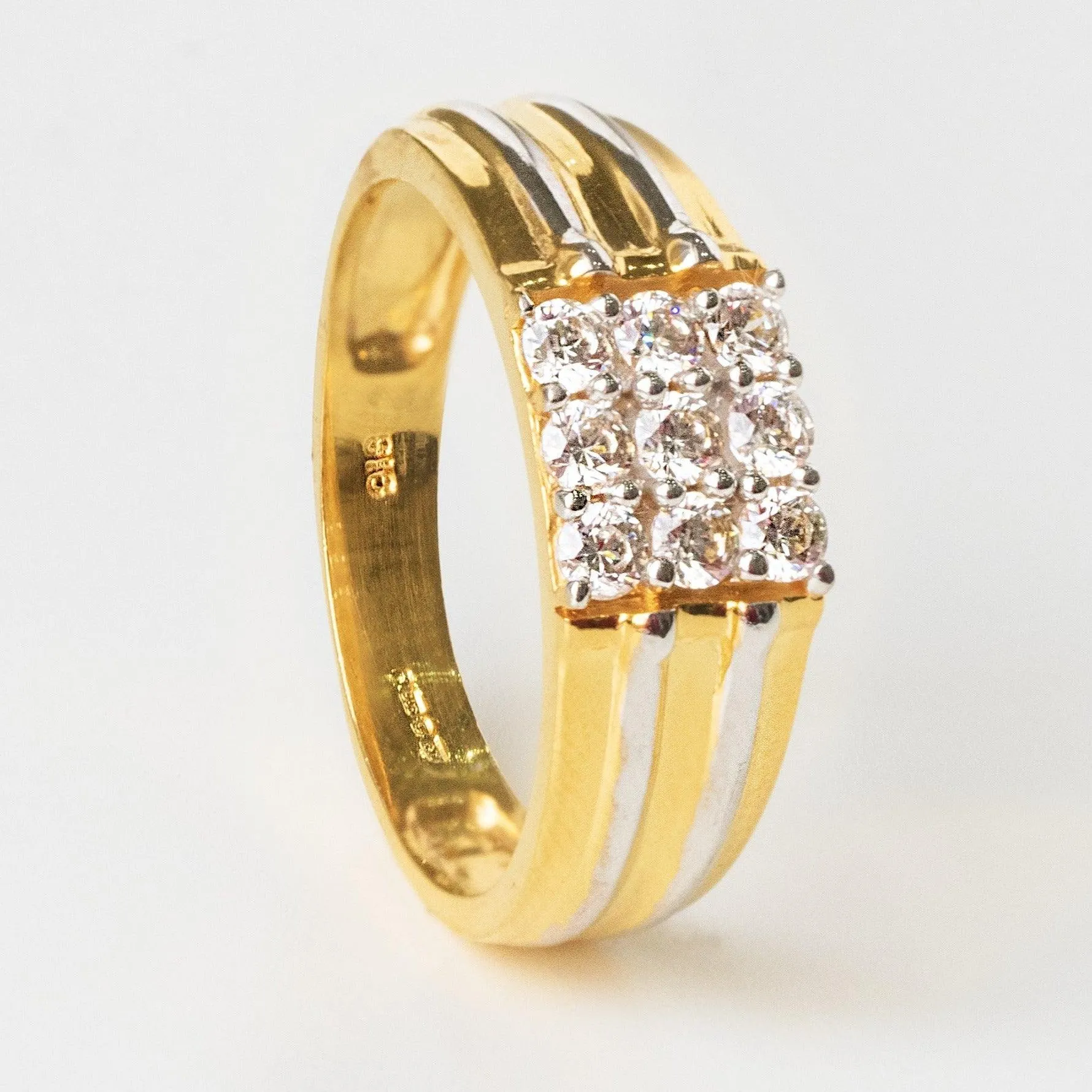 22ct Gold Gents Ring set with Swarovski Zirconias (6.04g) GR14140