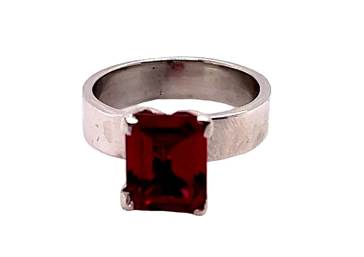 9ct White Gold Ruby Ring