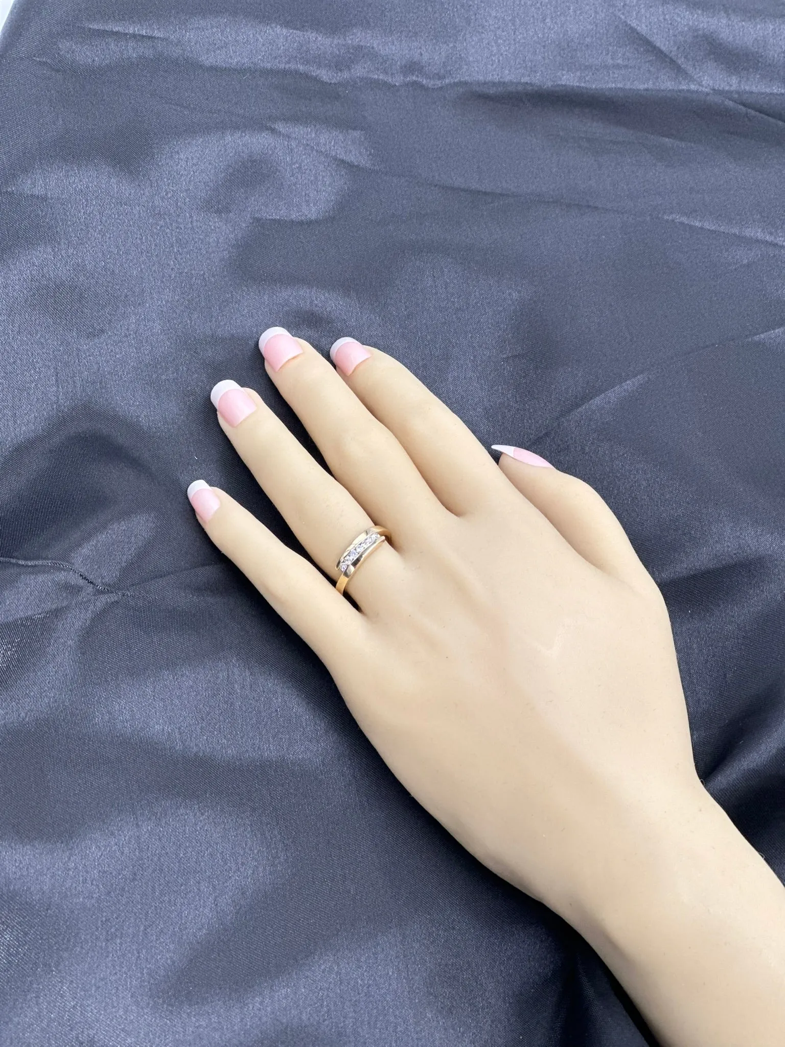 9ct yellow gold 5 stone diamond ring