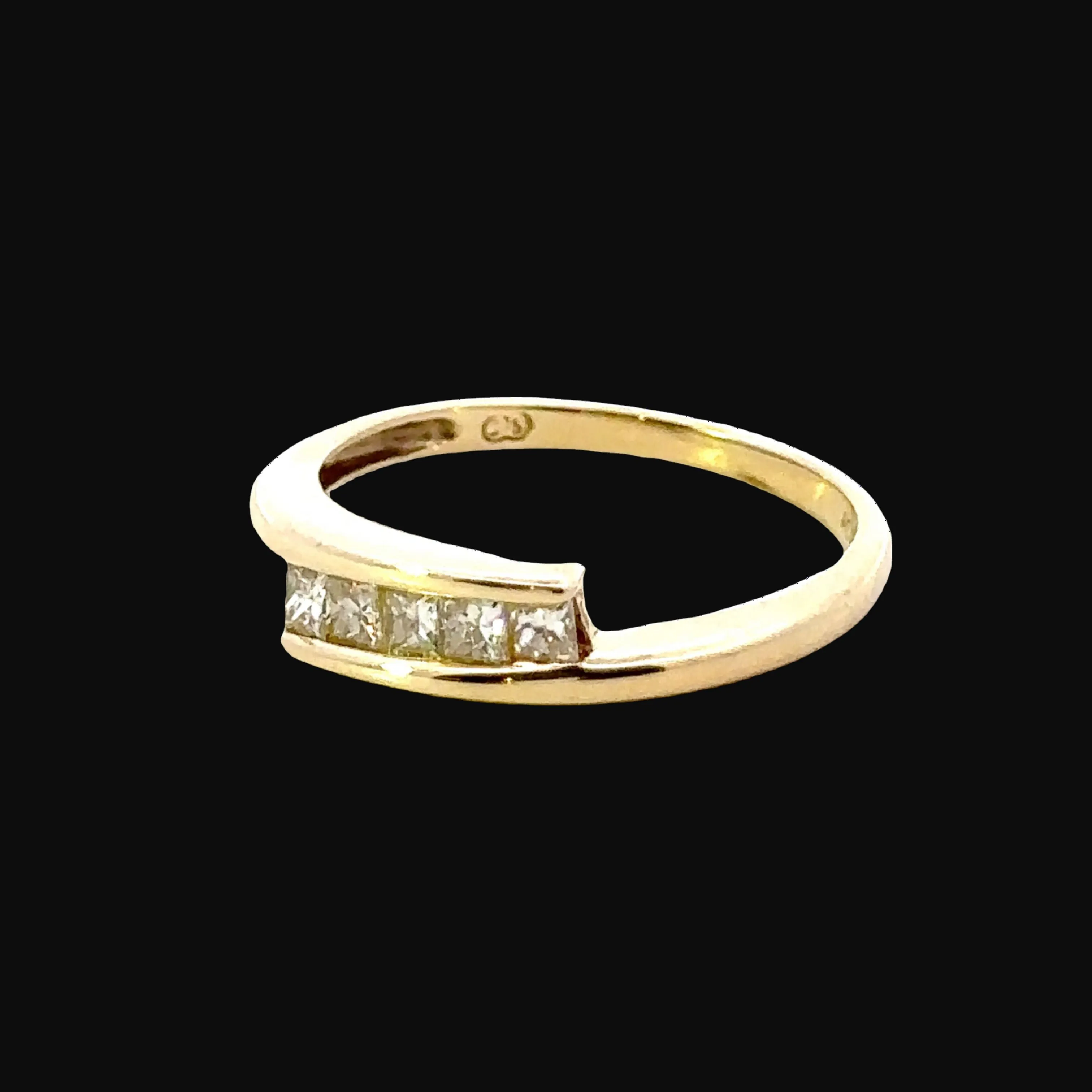 9ct yellow gold 5 stone diamond ring