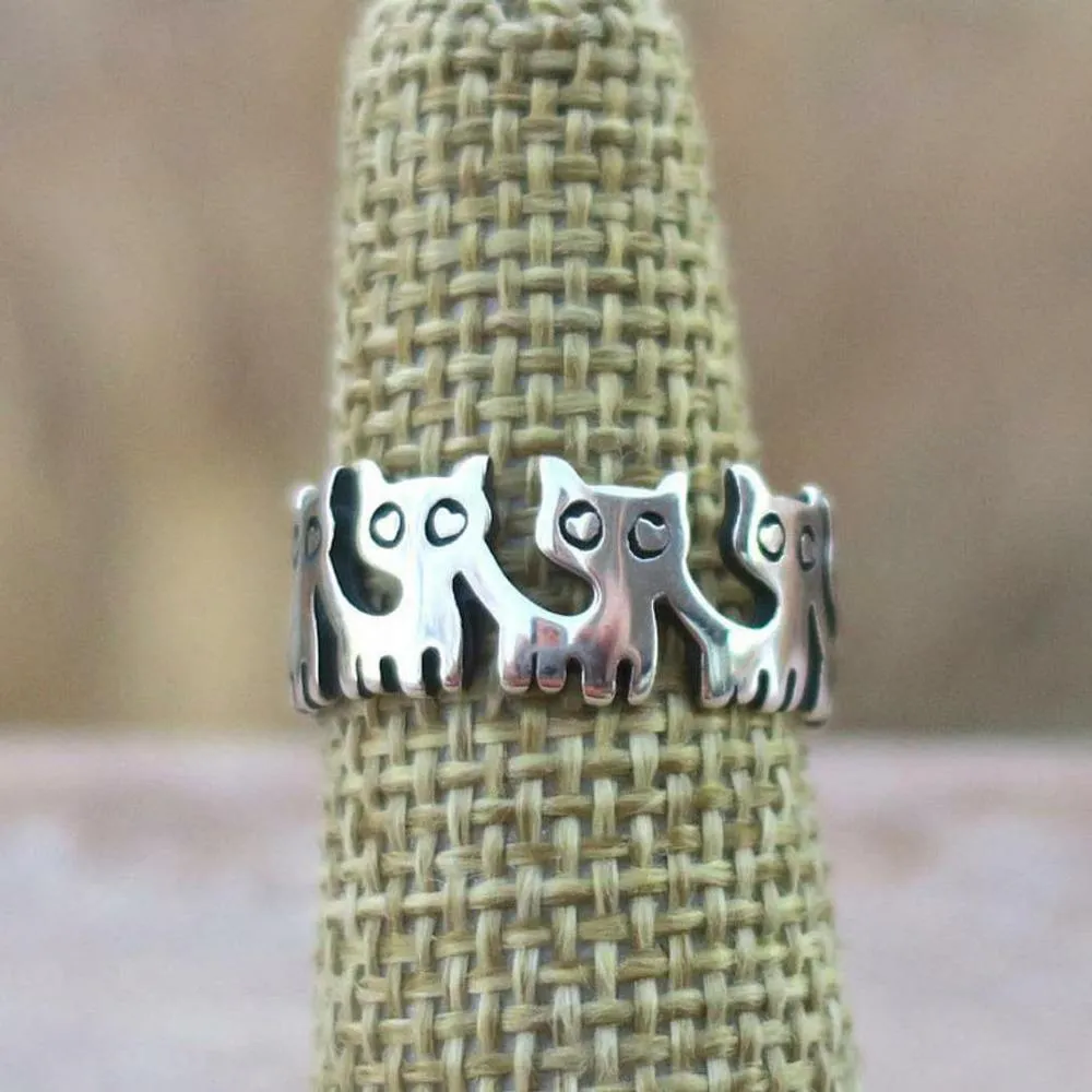 Adorable Multiple Cat Ring
