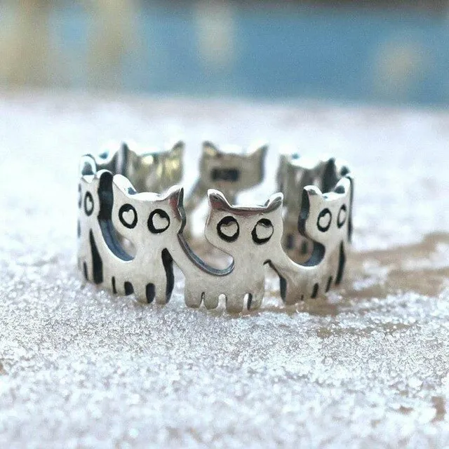 Adorable Multiple Cat Ring