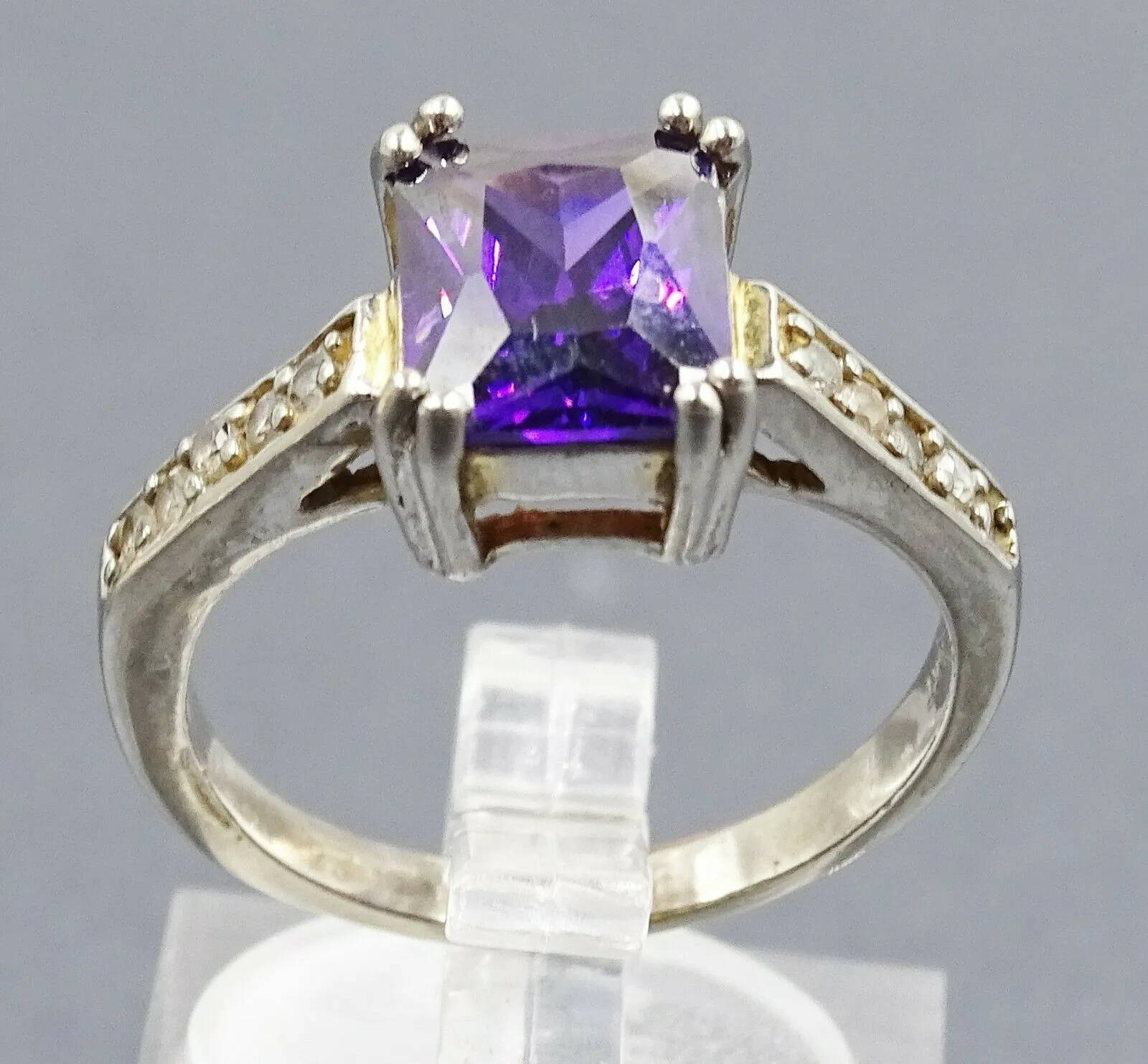 Amethyst & Cubic Zirconia 10ct White Gold Ring