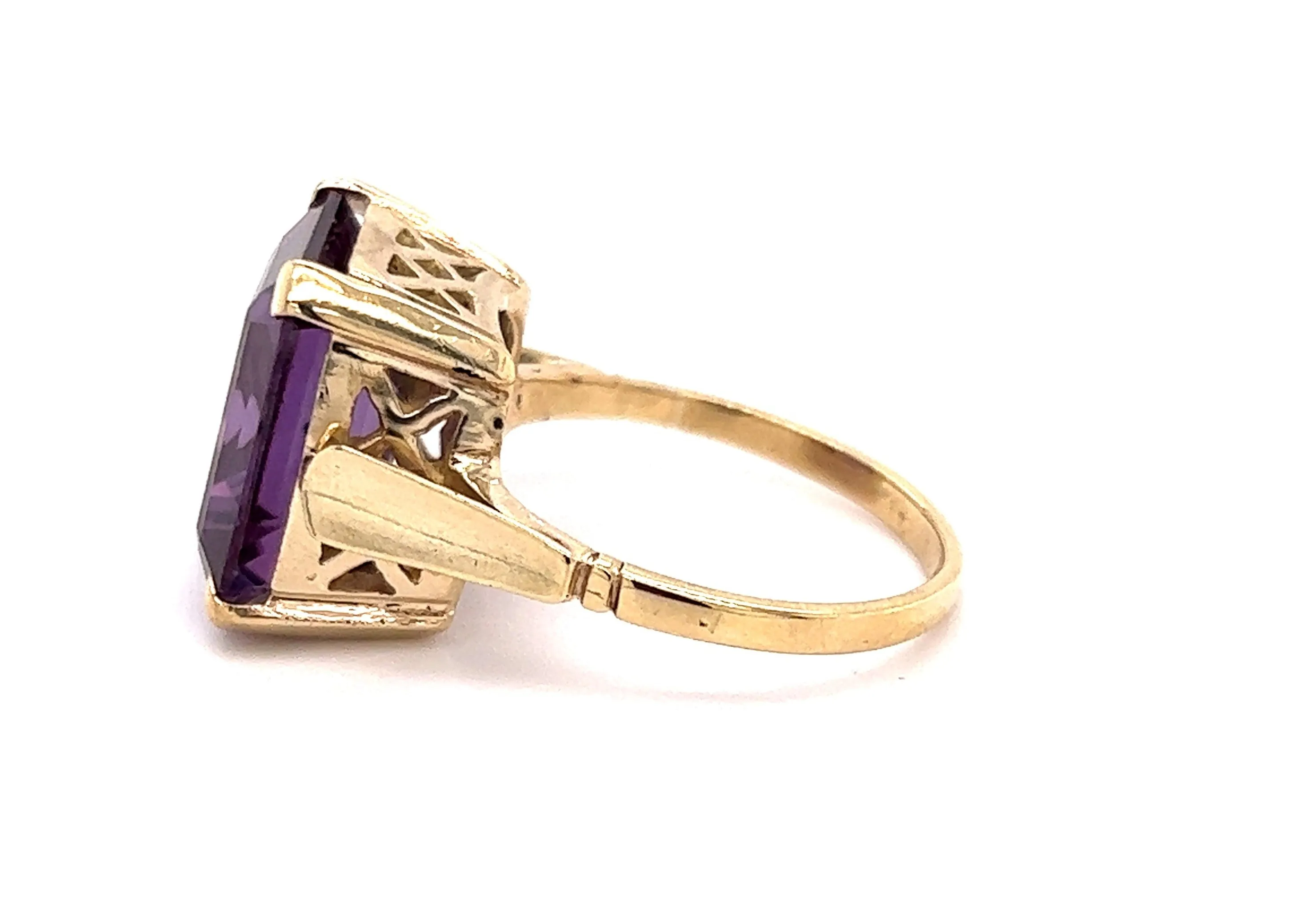Colour Change Sapphire Yellow Gold Dress Ring