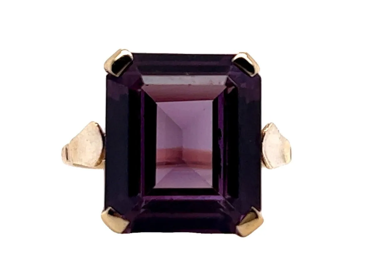 Colour Change Sapphire Yellow Gold Dress Ring