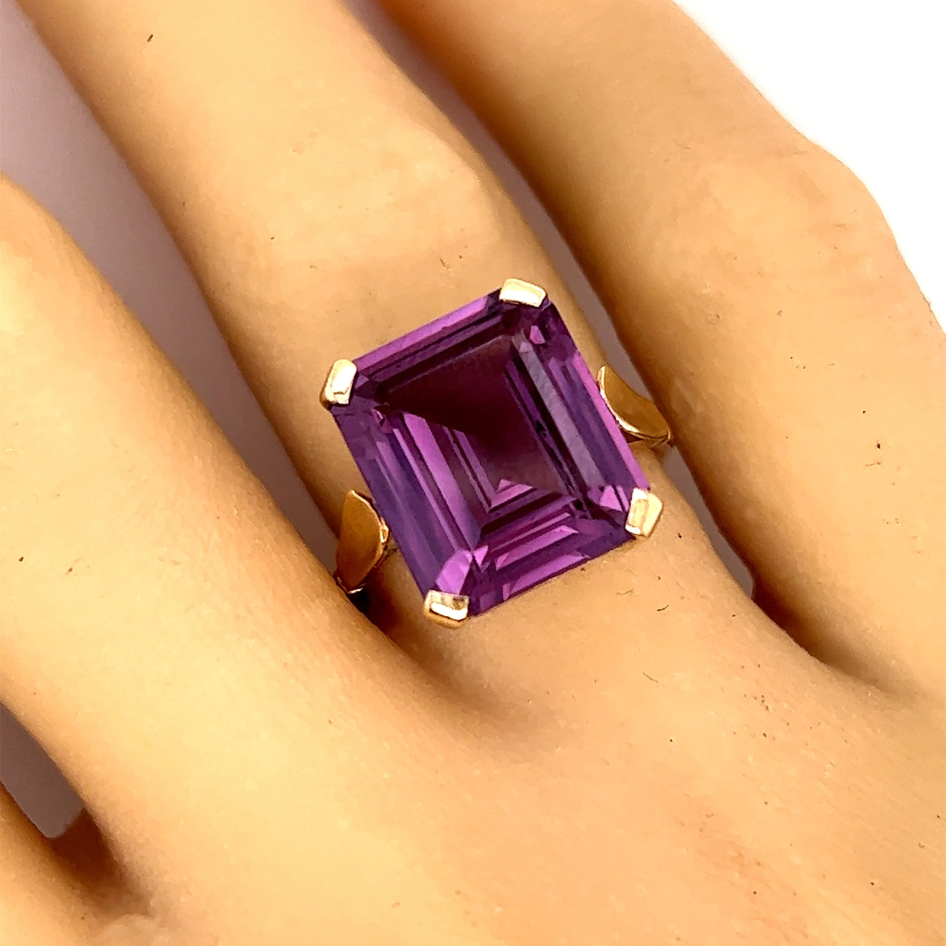 Colour Change Sapphire Yellow Gold Dress Ring