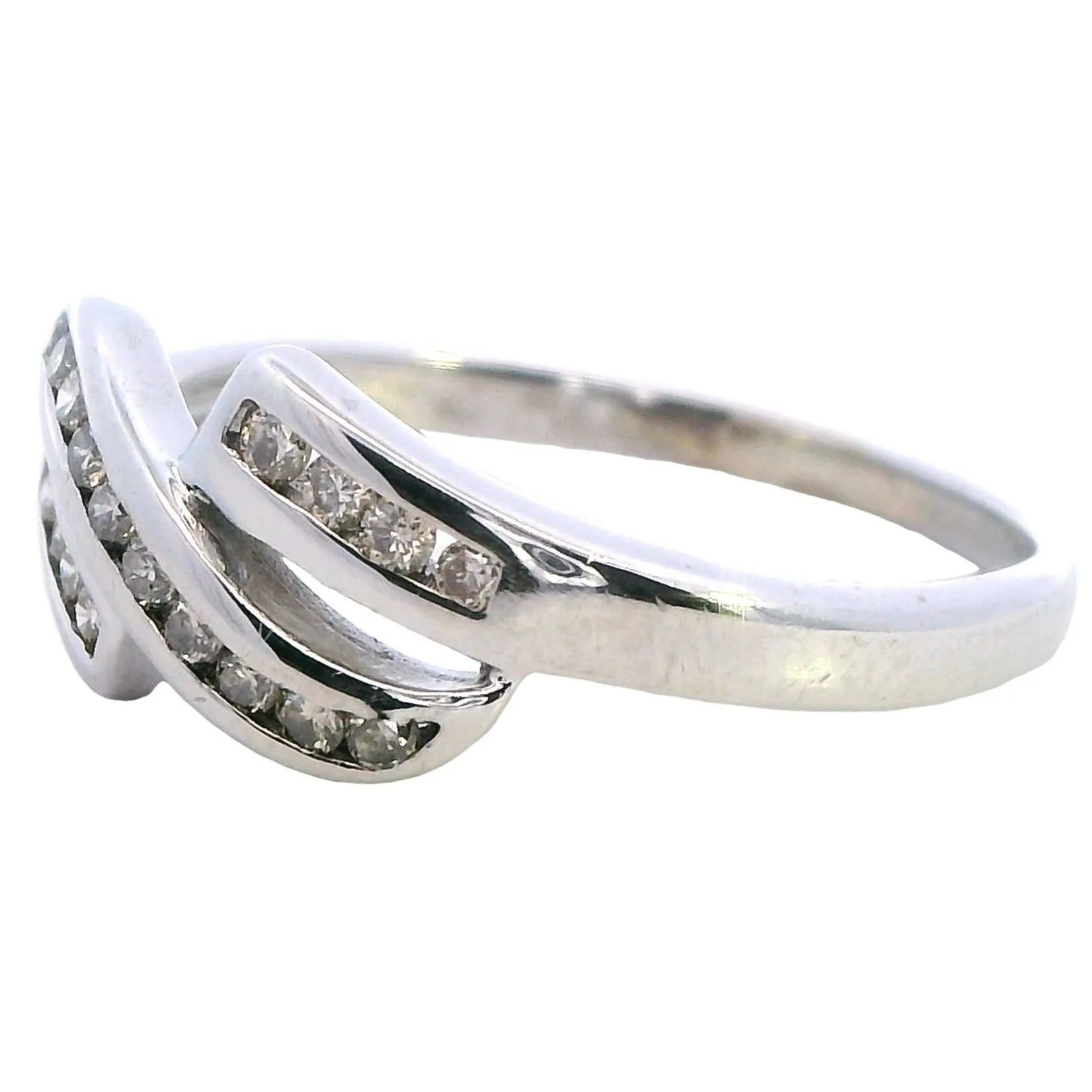 Discover Timeless Elegance 9ct White Gold 18 stone Diamond Ring