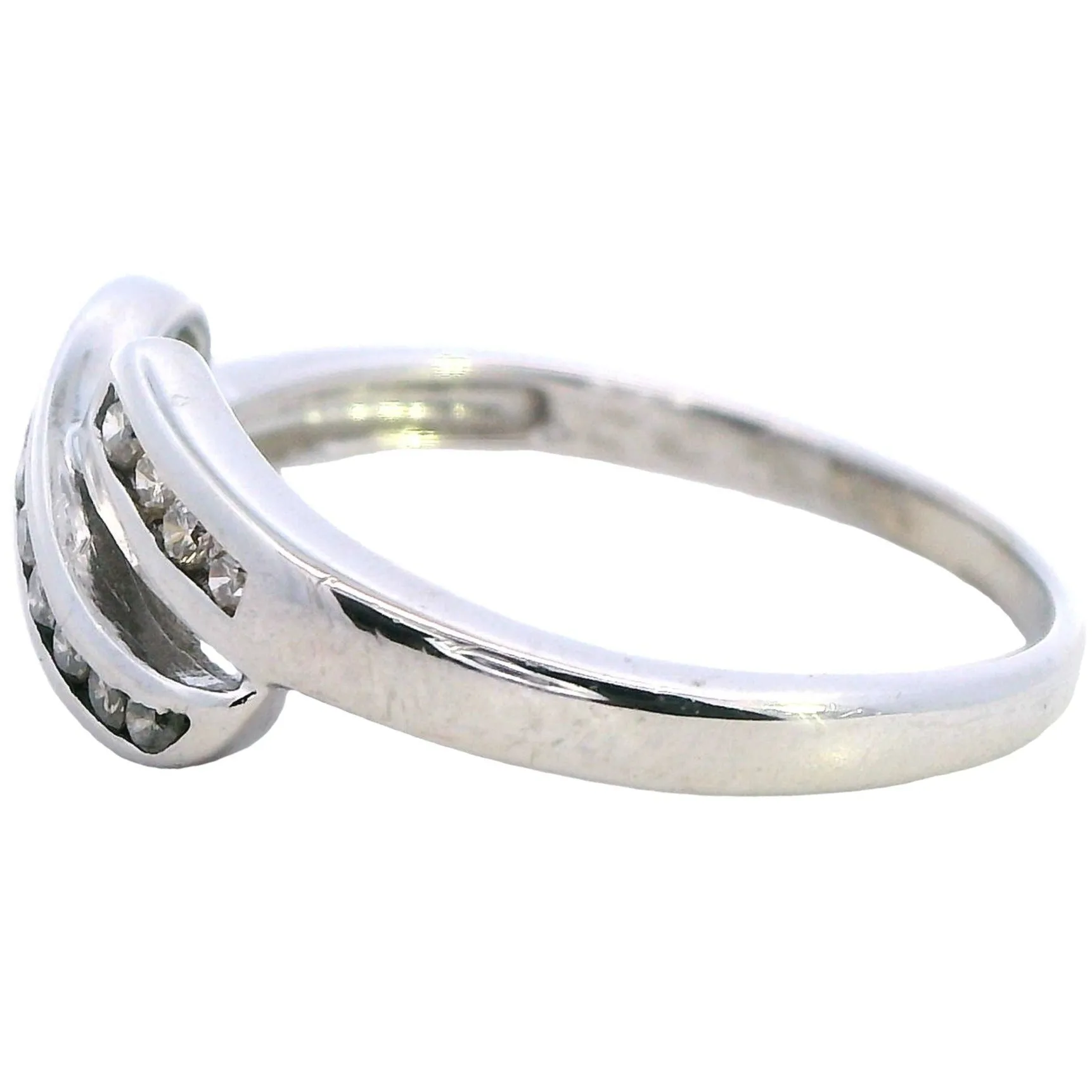 Discover Timeless Elegance 9ct White Gold 18 stone Diamond Ring