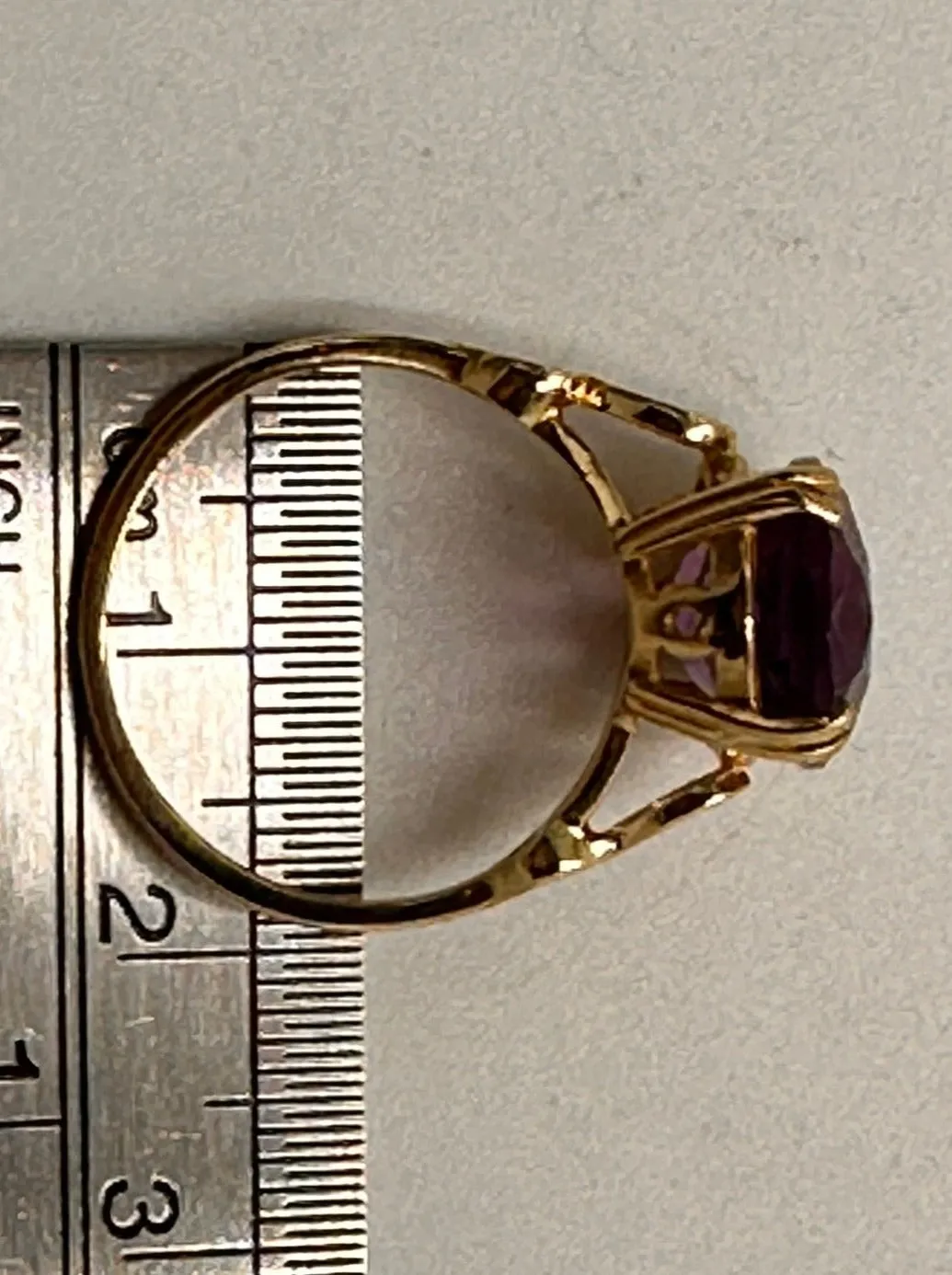 Elegant 9ct Yellow Gold Amethyst Ring