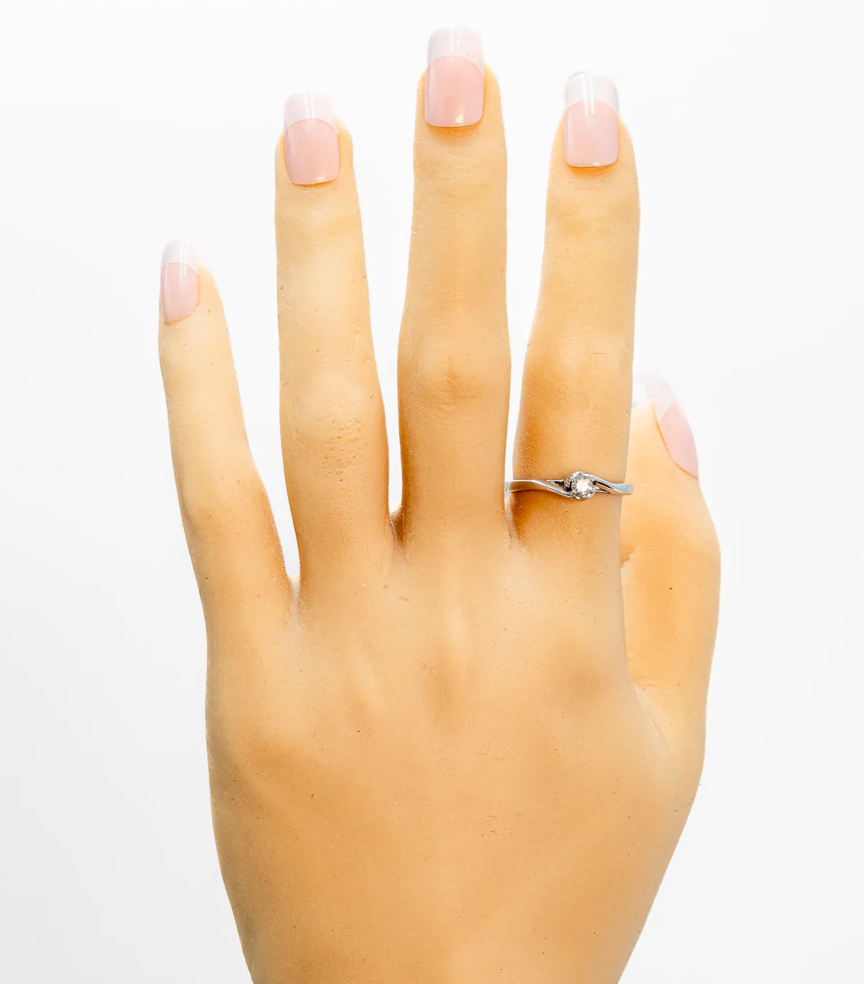 Elegant Diamond Engagement Ring set in 9ct White Gold