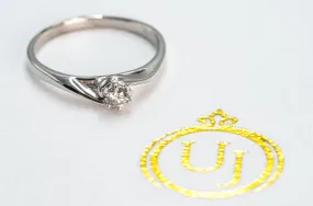 Elegant Diamond Engagement Ring set in 9ct White Gold