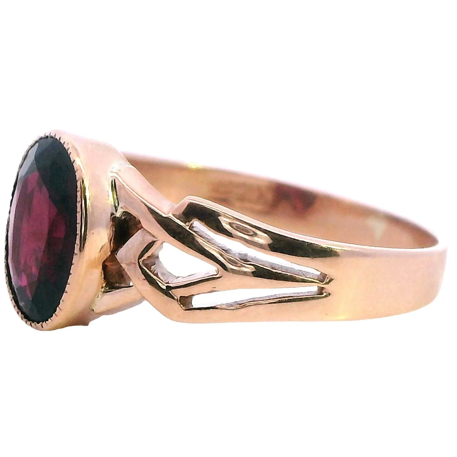 Elegant Rose Gold Rhodolite Garnet Ring - A Gem of Radiant Beauty