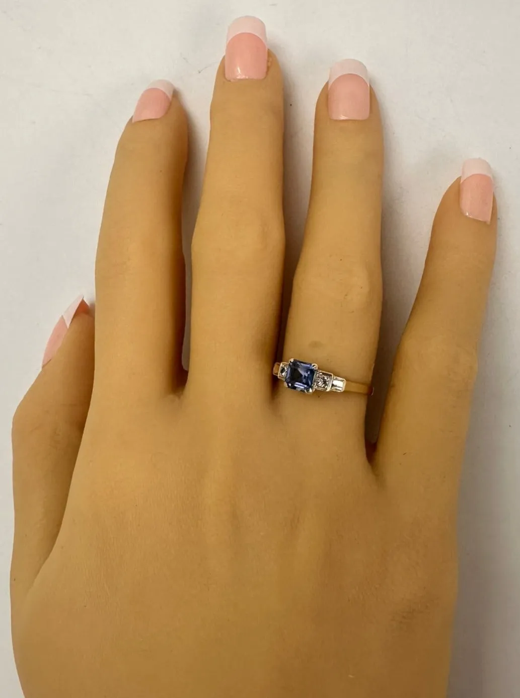 Elegant Sapphire and Diamond 9ct Yellow Gold Ring