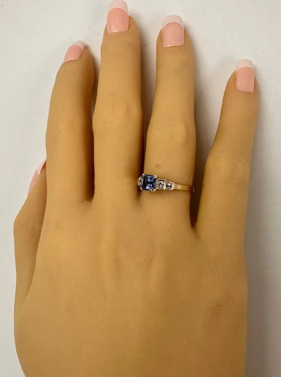 Elegant Sapphire and Diamond 9ct Yellow Gold Ring