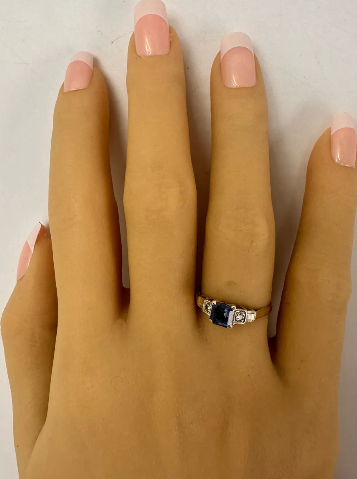Elegant Sapphire and Diamond 9ct Yellow Gold Ring