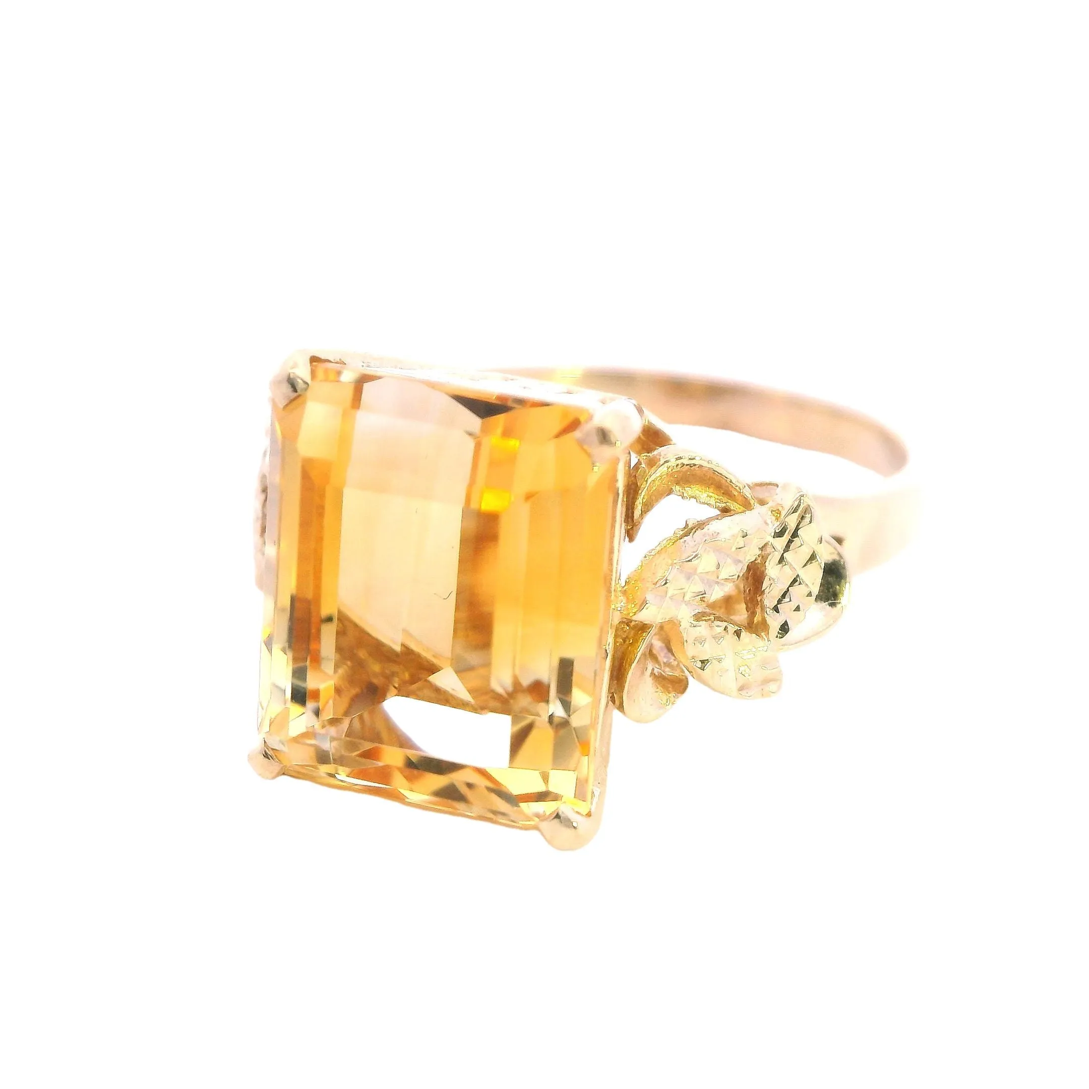 Elegant Yellow Gold Citrine Ring - Classic and Timeless