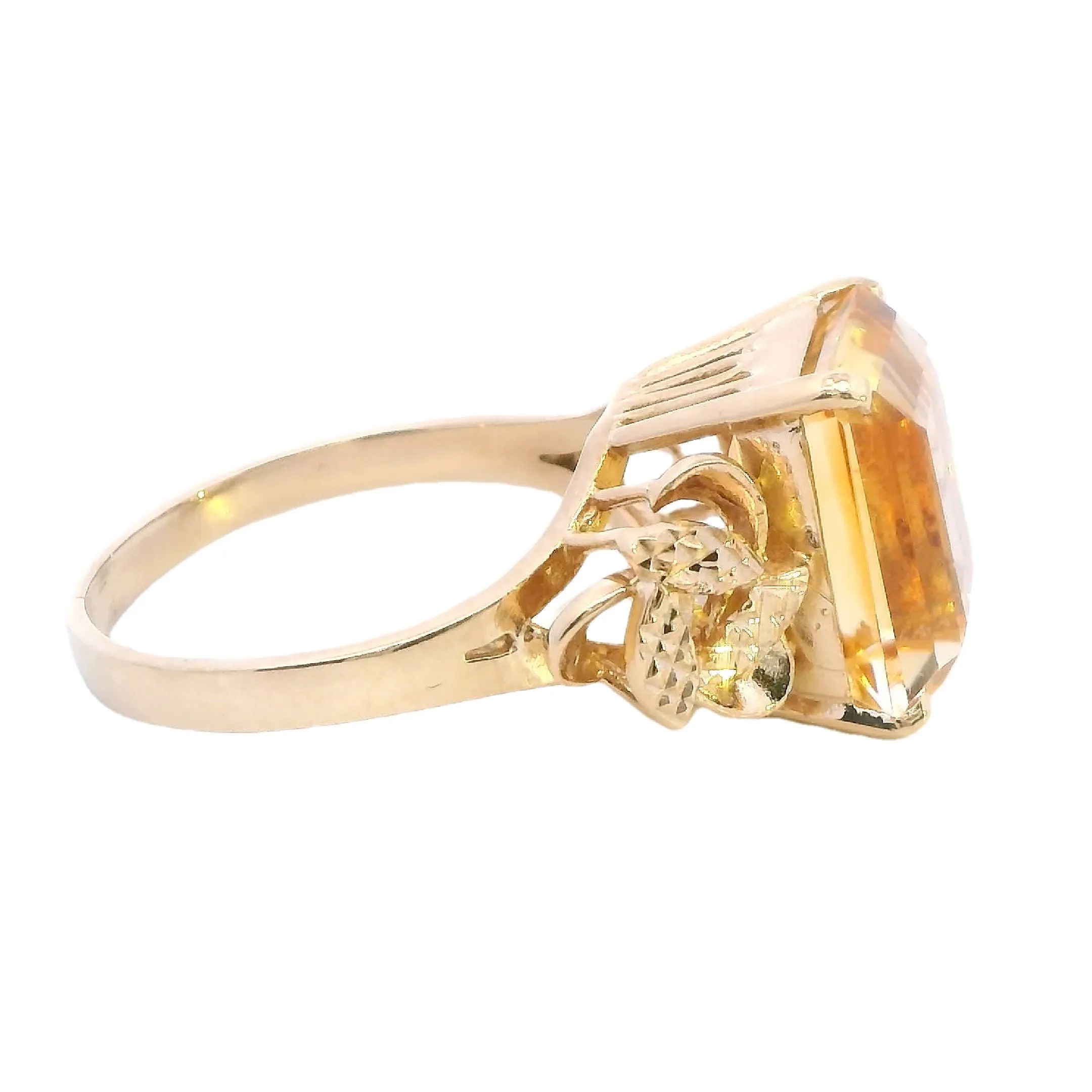 Elegant Yellow Gold Citrine Ring - Classic and Timeless