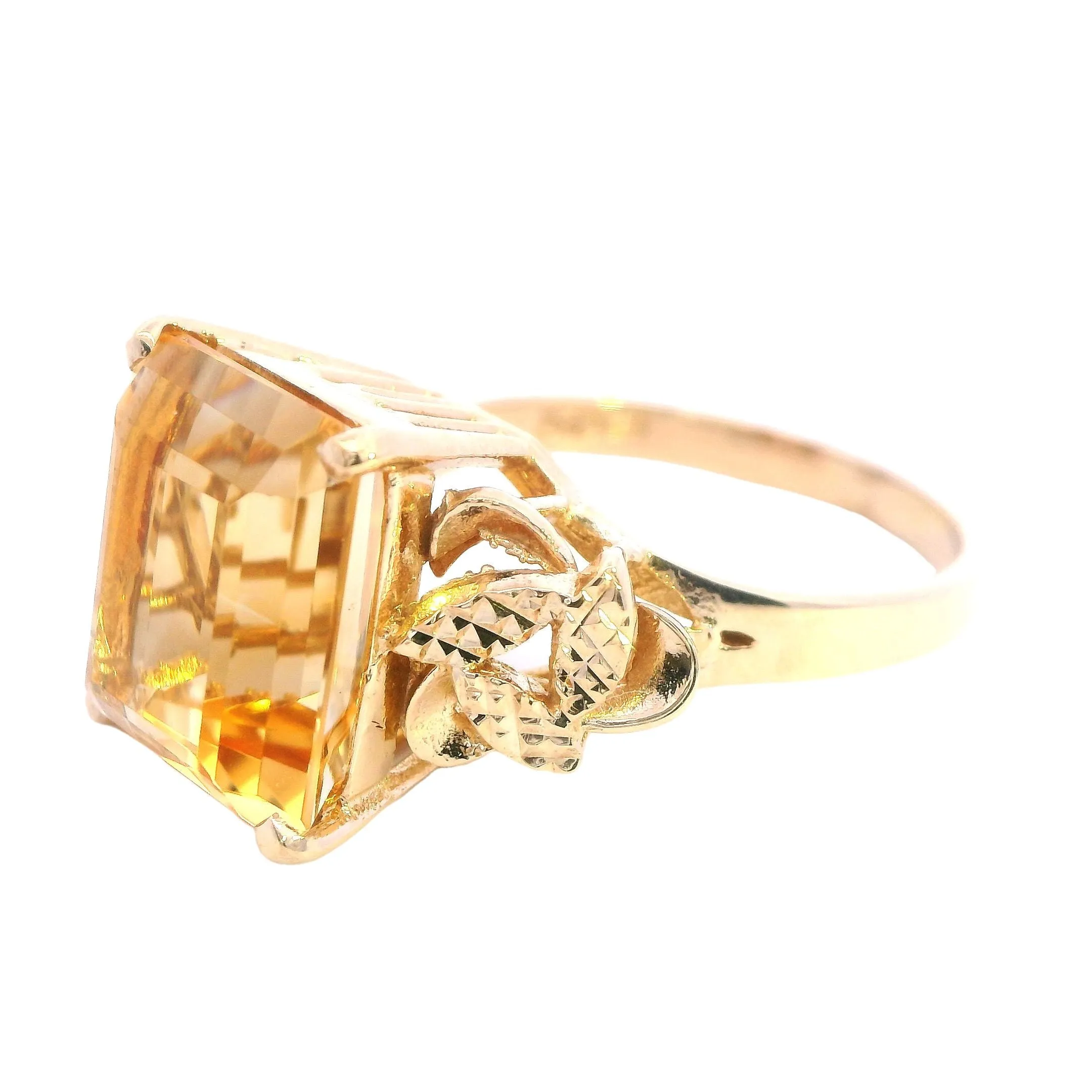 Elegant Yellow Gold Citrine Ring - Classic and Timeless