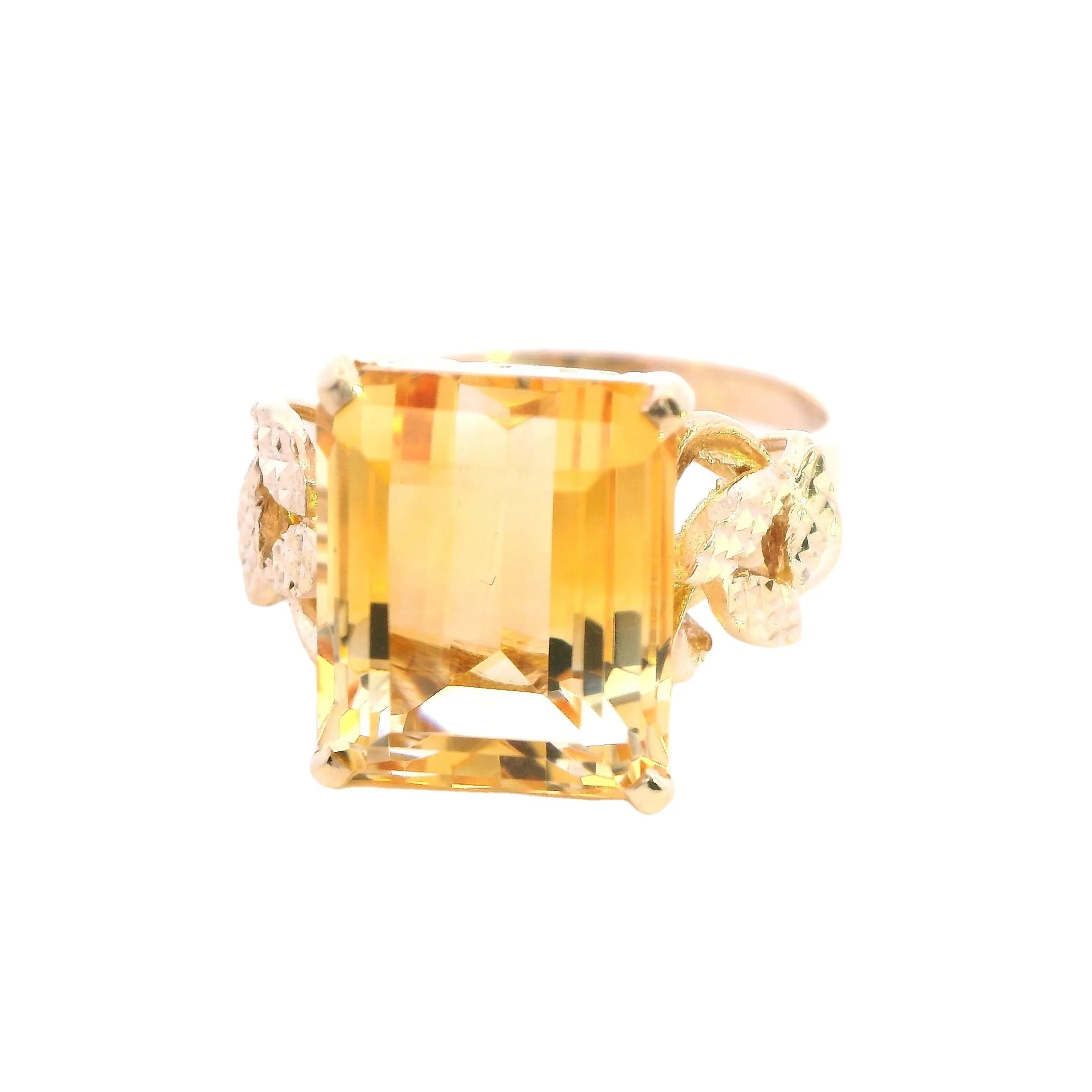 Elegant Yellow Gold Citrine Ring - Classic and Timeless