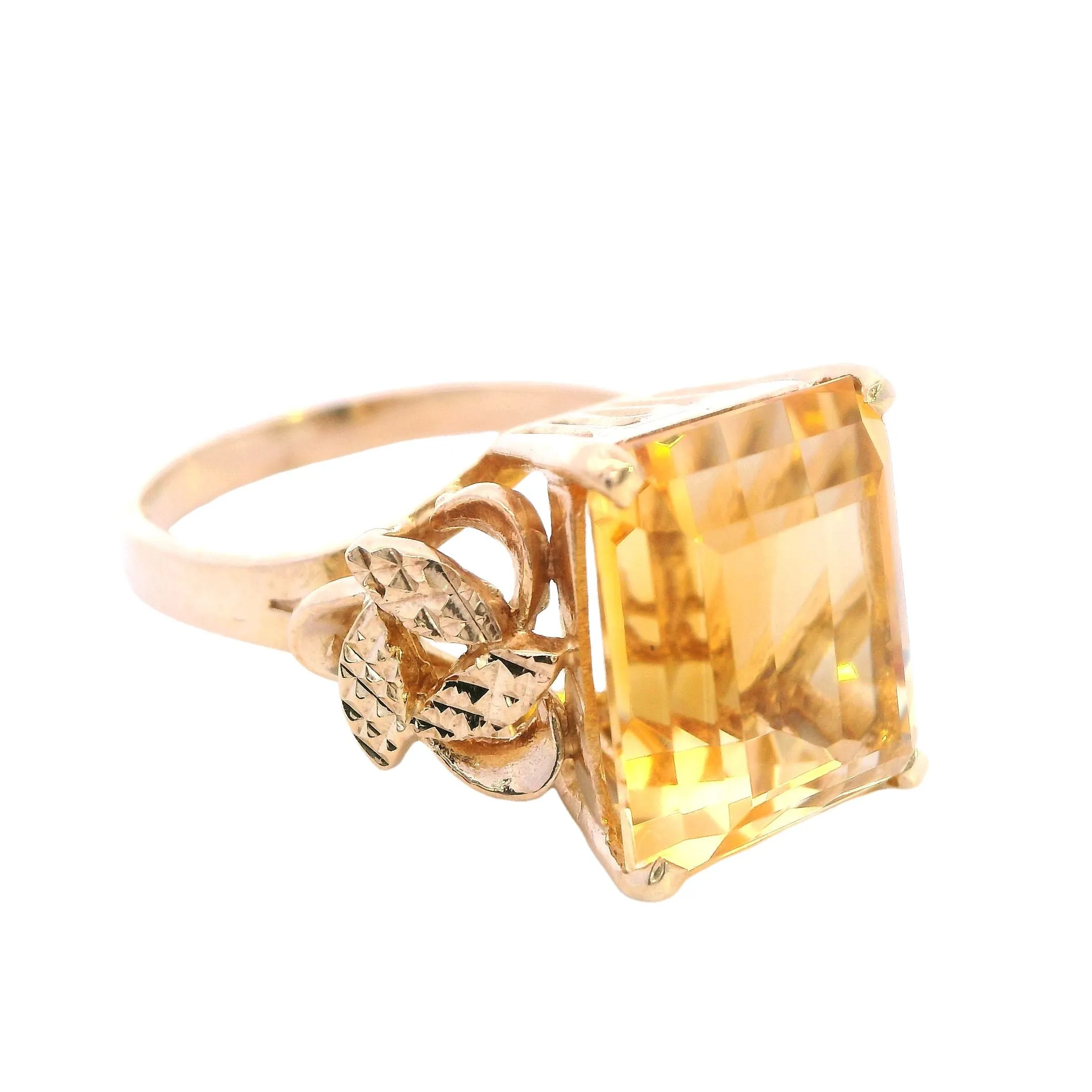 Elegant Yellow Gold Citrine Ring - Classic and Timeless