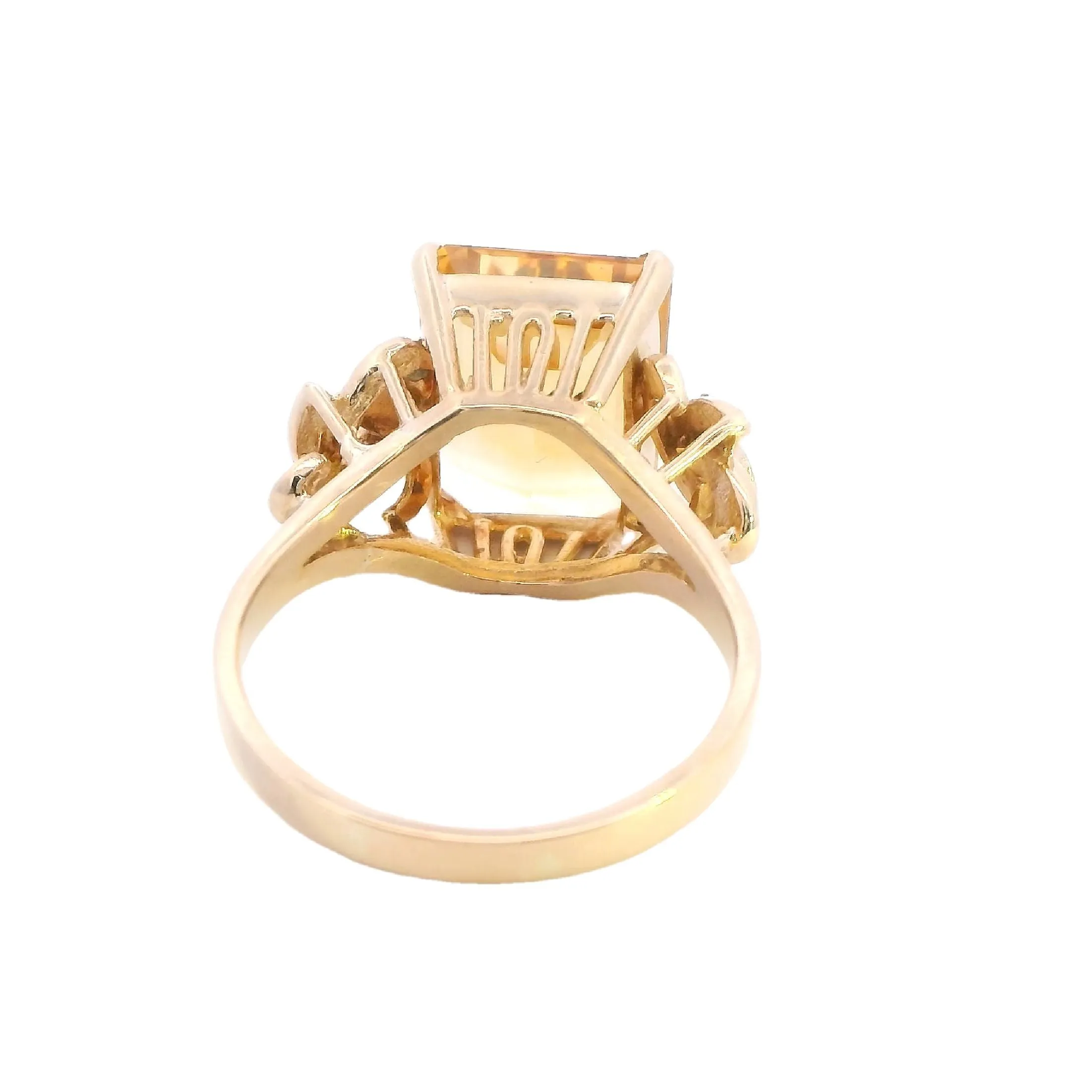 Elegant Yellow Gold Citrine Ring - Classic and Timeless