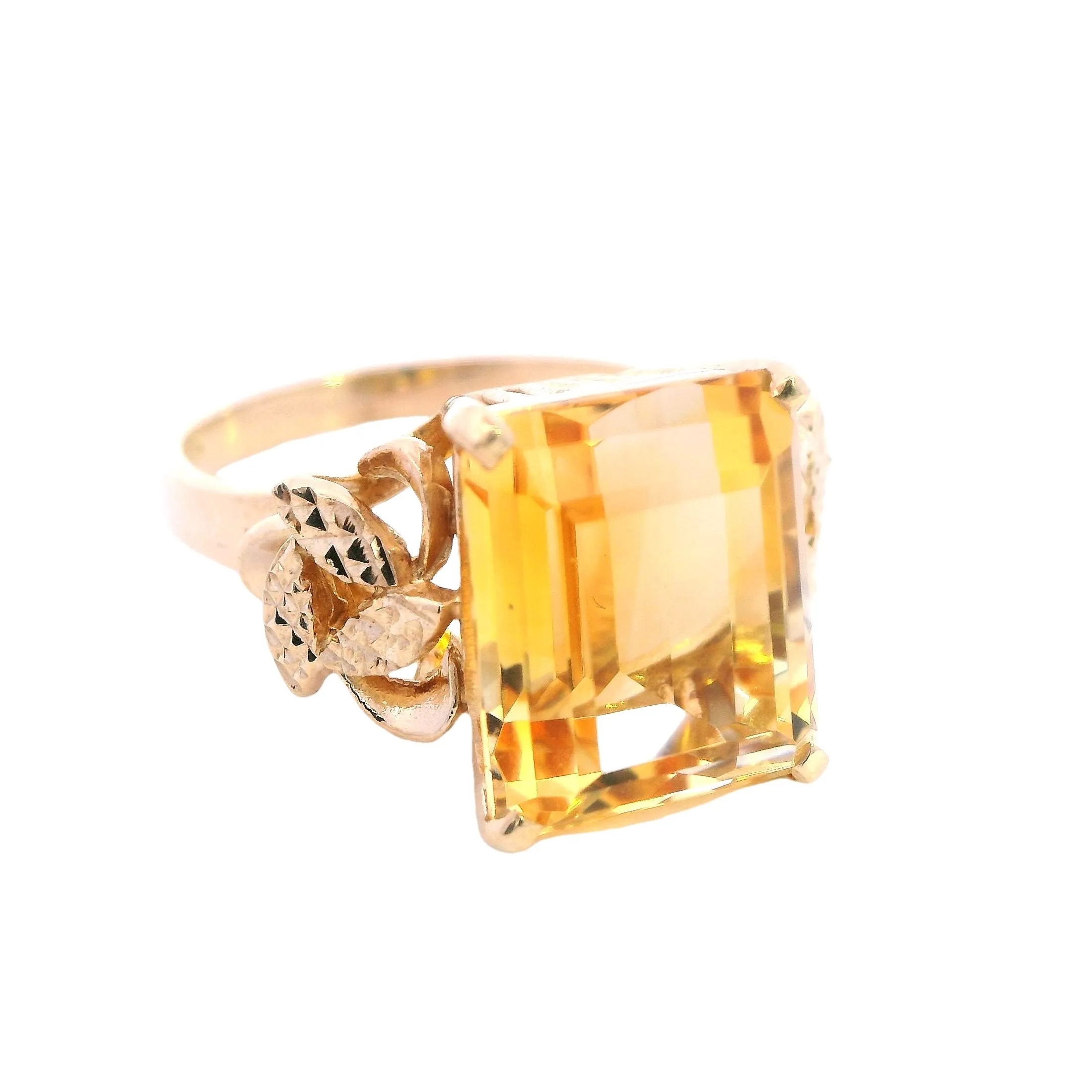 Elegant Yellow Gold Citrine Ring - Classic and Timeless