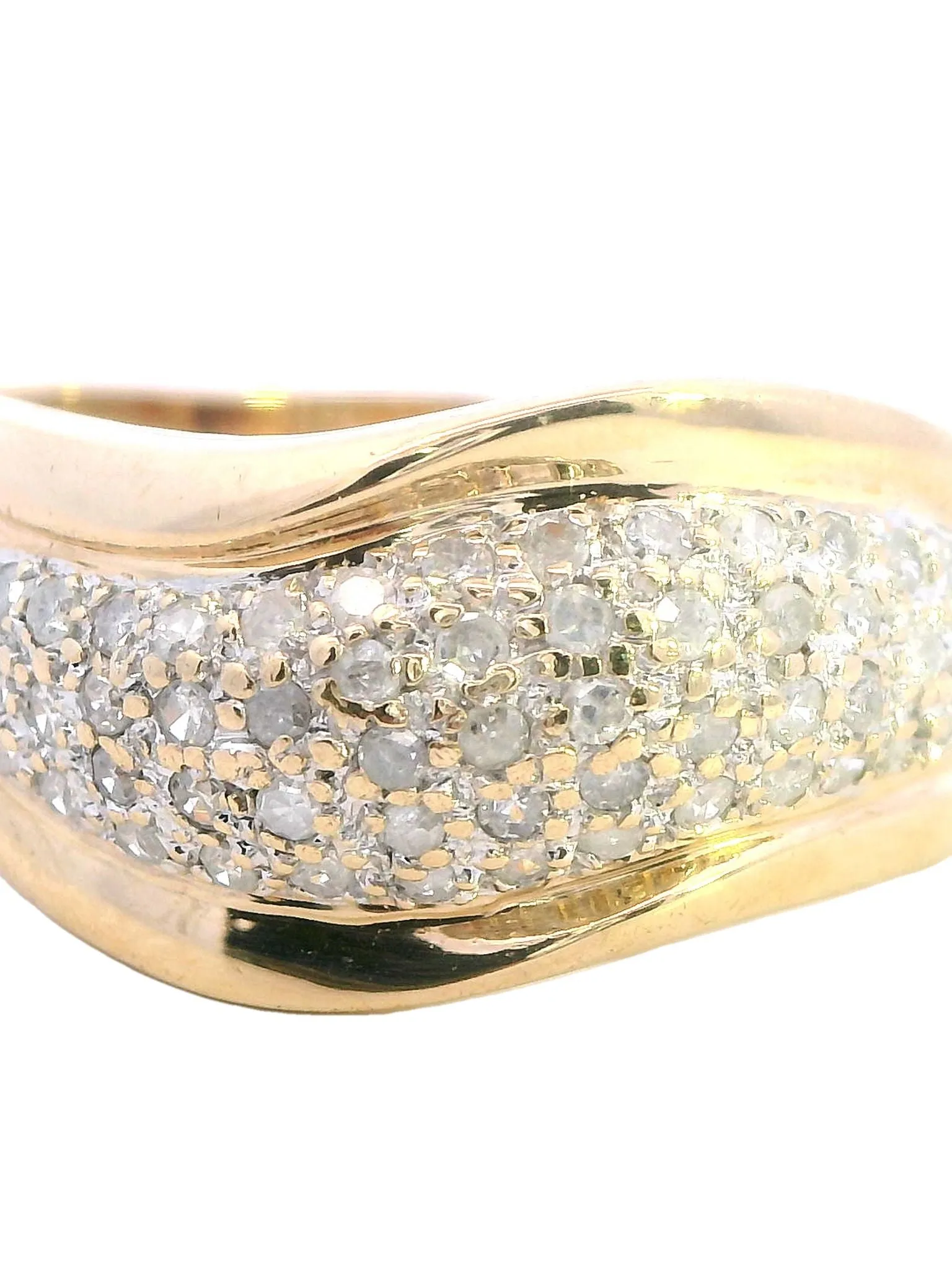 Elegant Yellow Gold Diamond Ring - Perfect for Engagement or Wedding Unisex