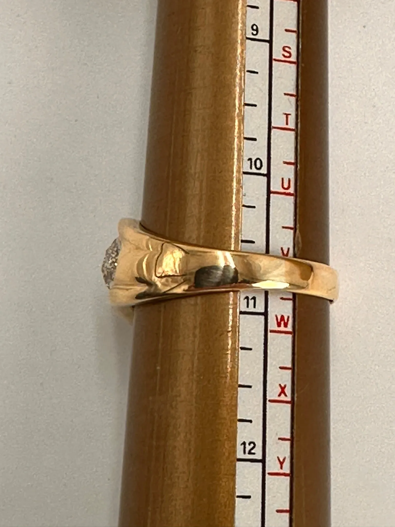 Elegant Yellow Gold Diamond Ring - Perfect for Engagement or Wedding Unisex