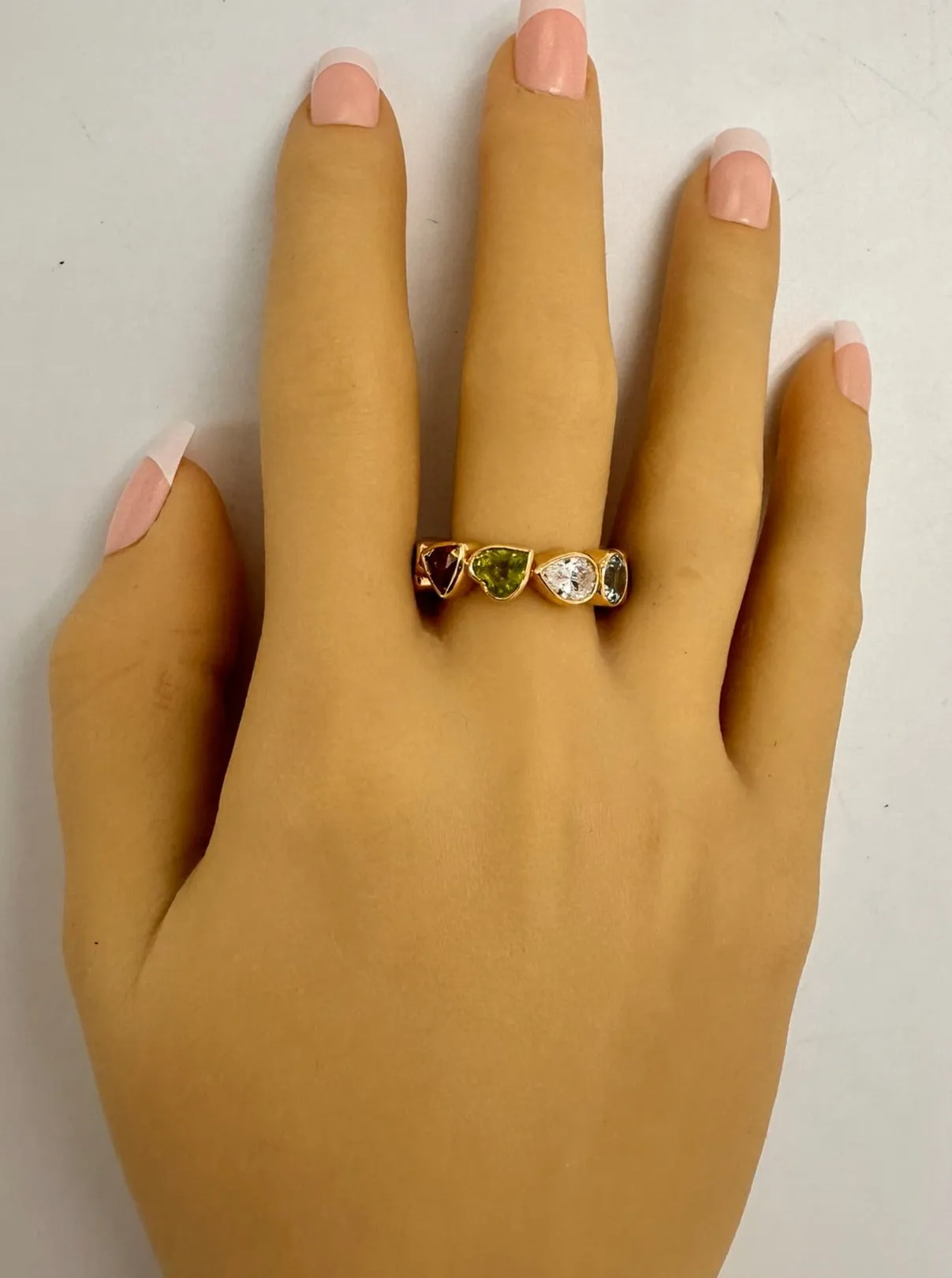 Exquisite 18ct Yellow Gold Full Circle Gemstone Ring - Diverse Cuts & Colours