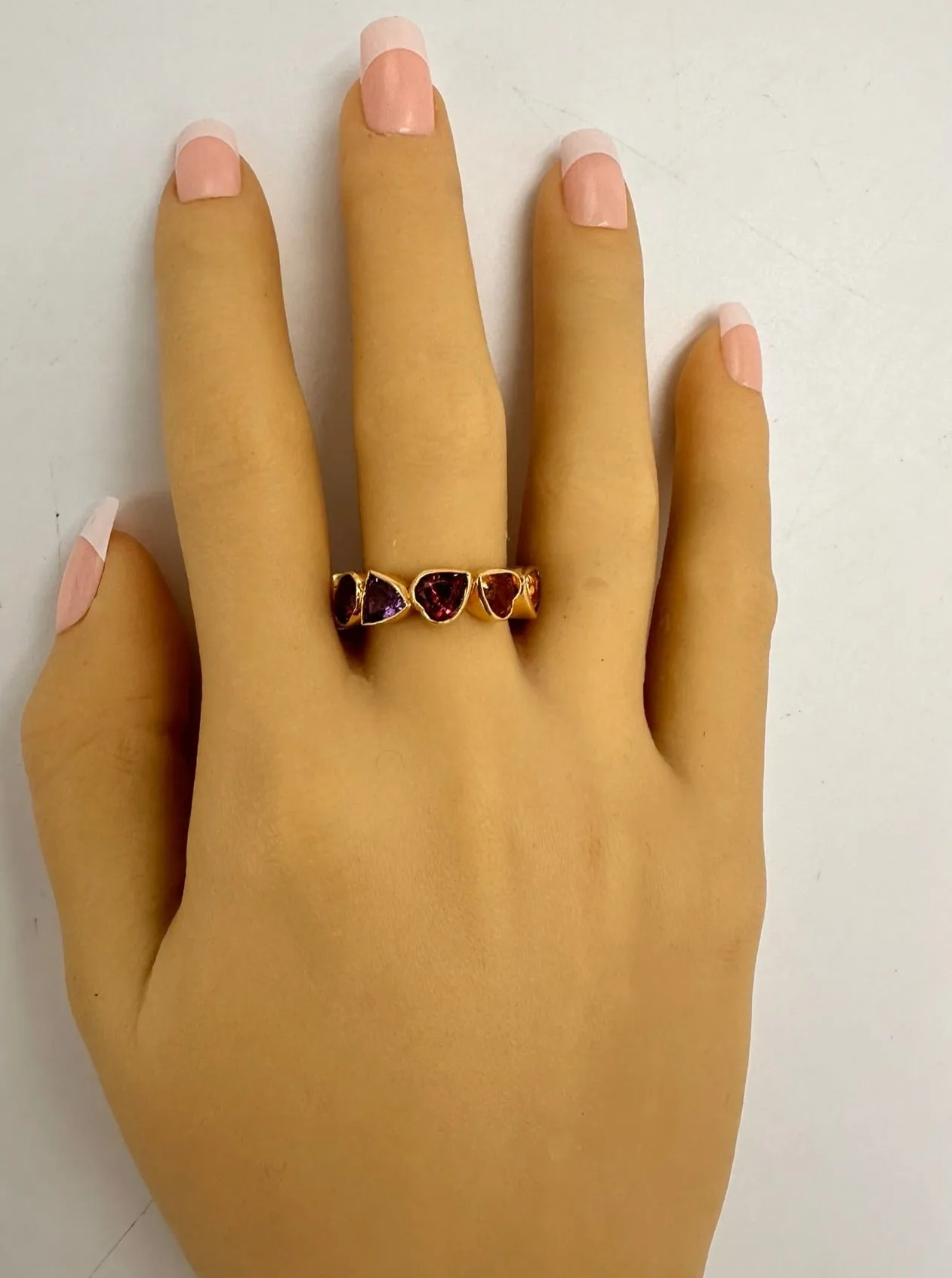 Exquisite 18ct Yellow Gold Full Circle Gemstone Ring - Diverse Cuts & Colours