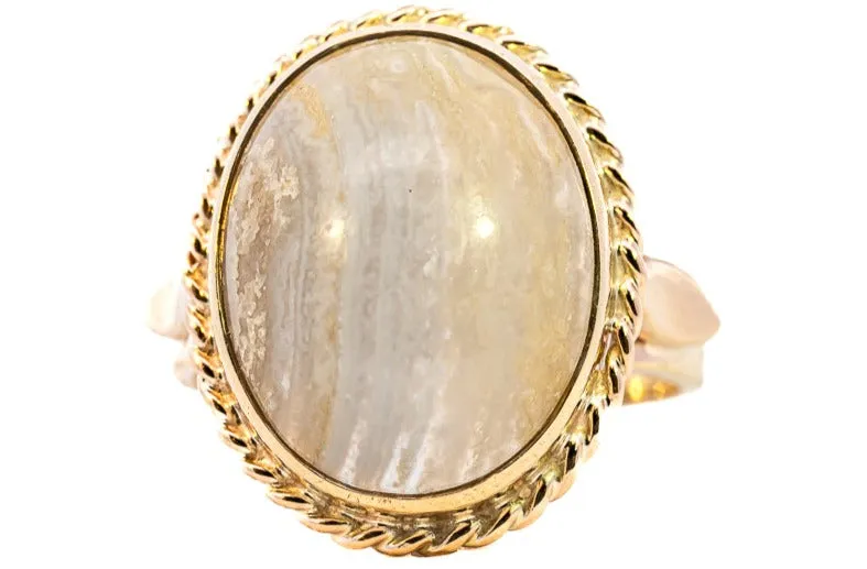 Exquisite 9ct Yellow Gold Oval Agate Ring