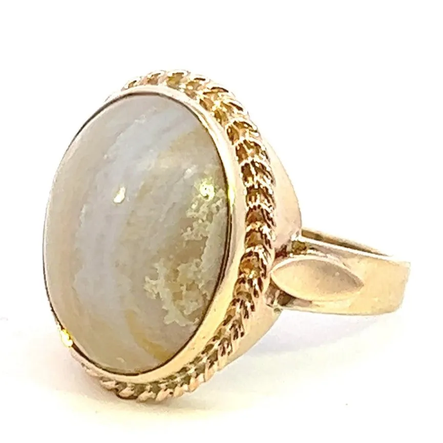 Exquisite 9ct Yellow Gold Oval Agate Ring