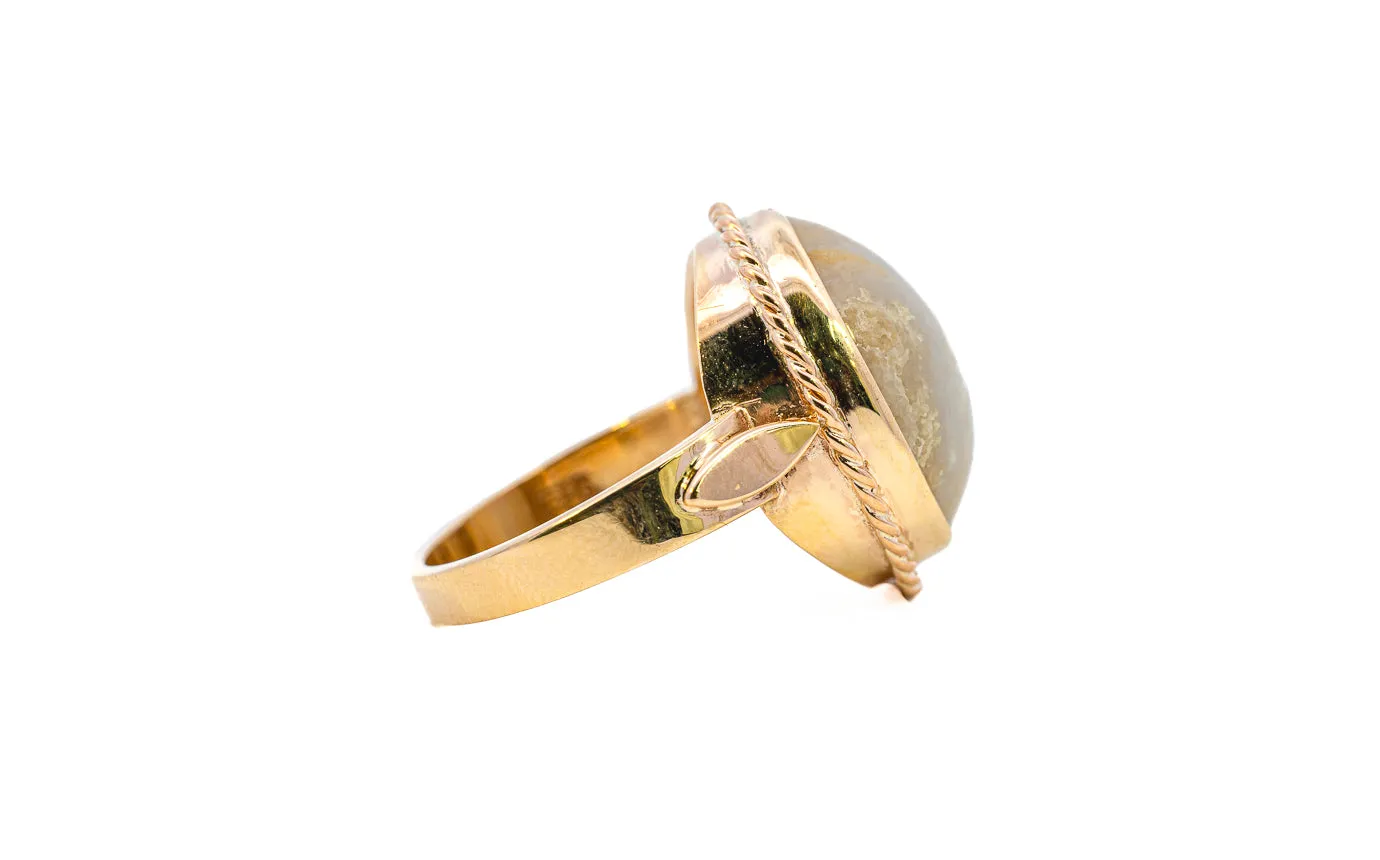 Exquisite 9ct Yellow Gold Oval Agate Ring