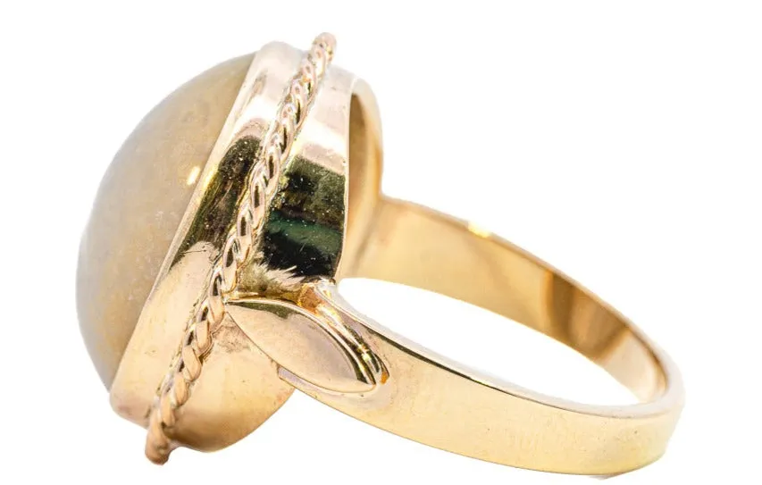 Exquisite 9ct Yellow Gold Oval Agate Ring