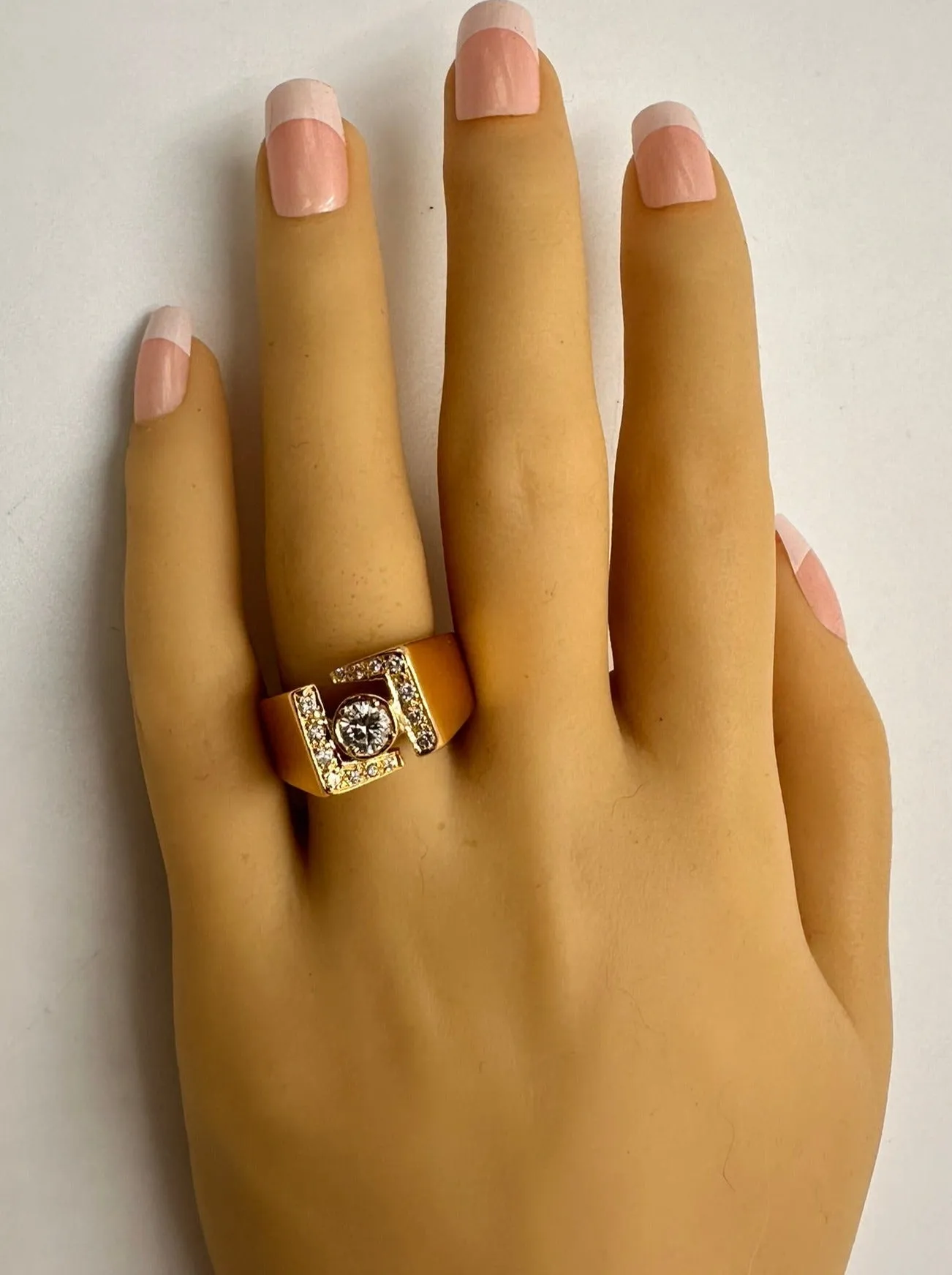 Exquisite Unisex 0.71ct Diamond Ring - Perfect for Valentine's Day or Engagement