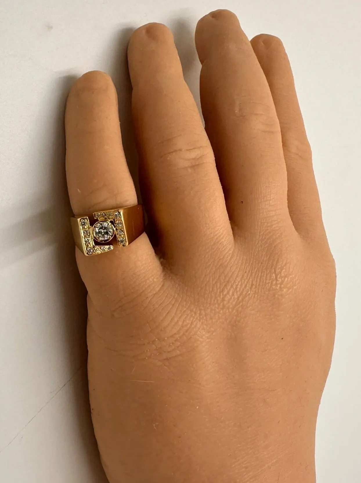 Exquisite Unisex 0.71ct Diamond Ring - Perfect for Valentine's Day or Engagement
