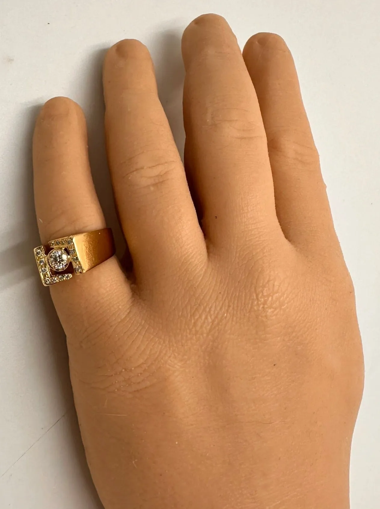 Exquisite Unisex 0.71ct Diamond Ring - Perfect for Valentine's Day or Engagement