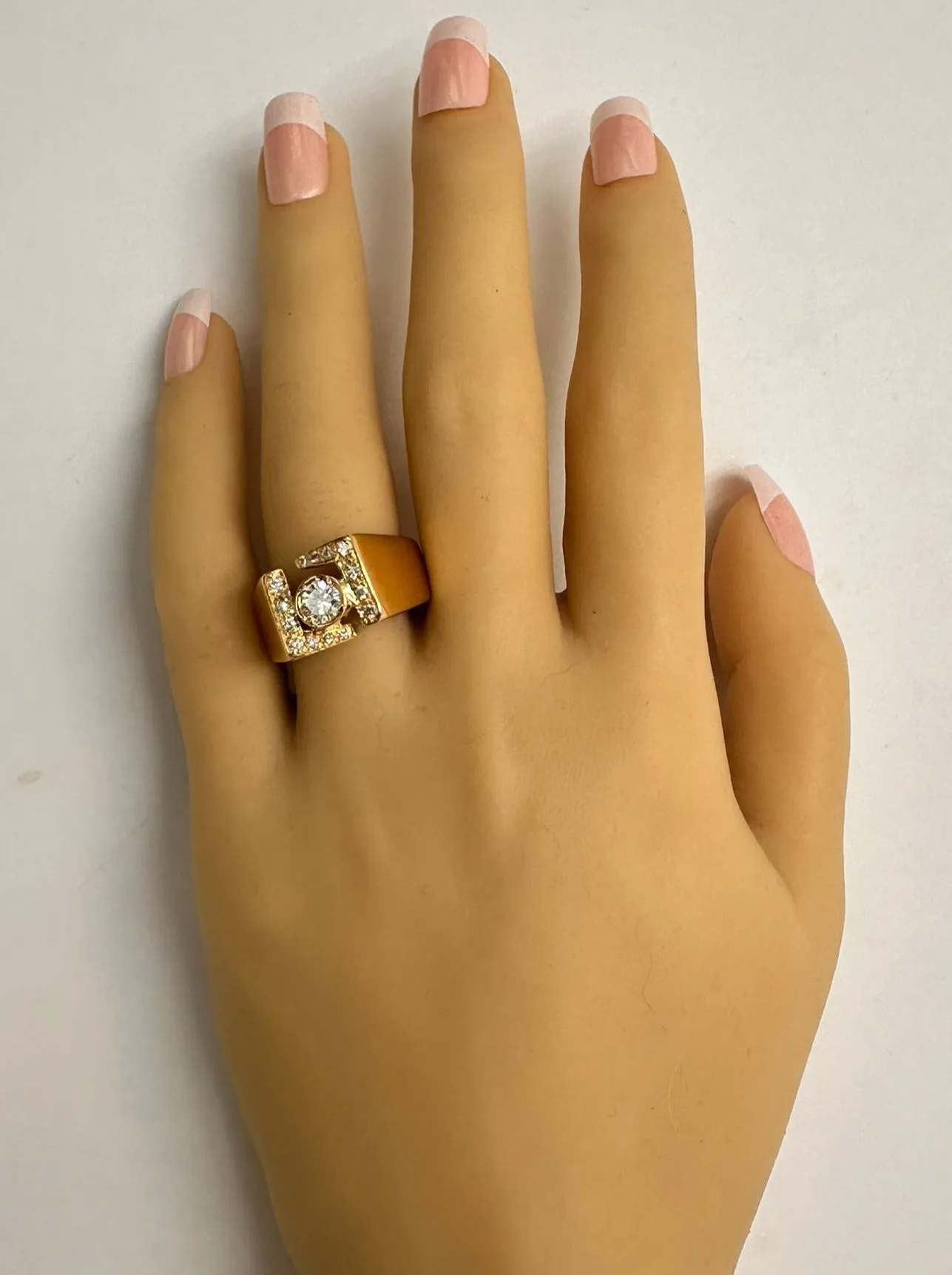 Exquisite Unisex 0.71ct Diamond Ring - Perfect for Valentine's Day or Engagement