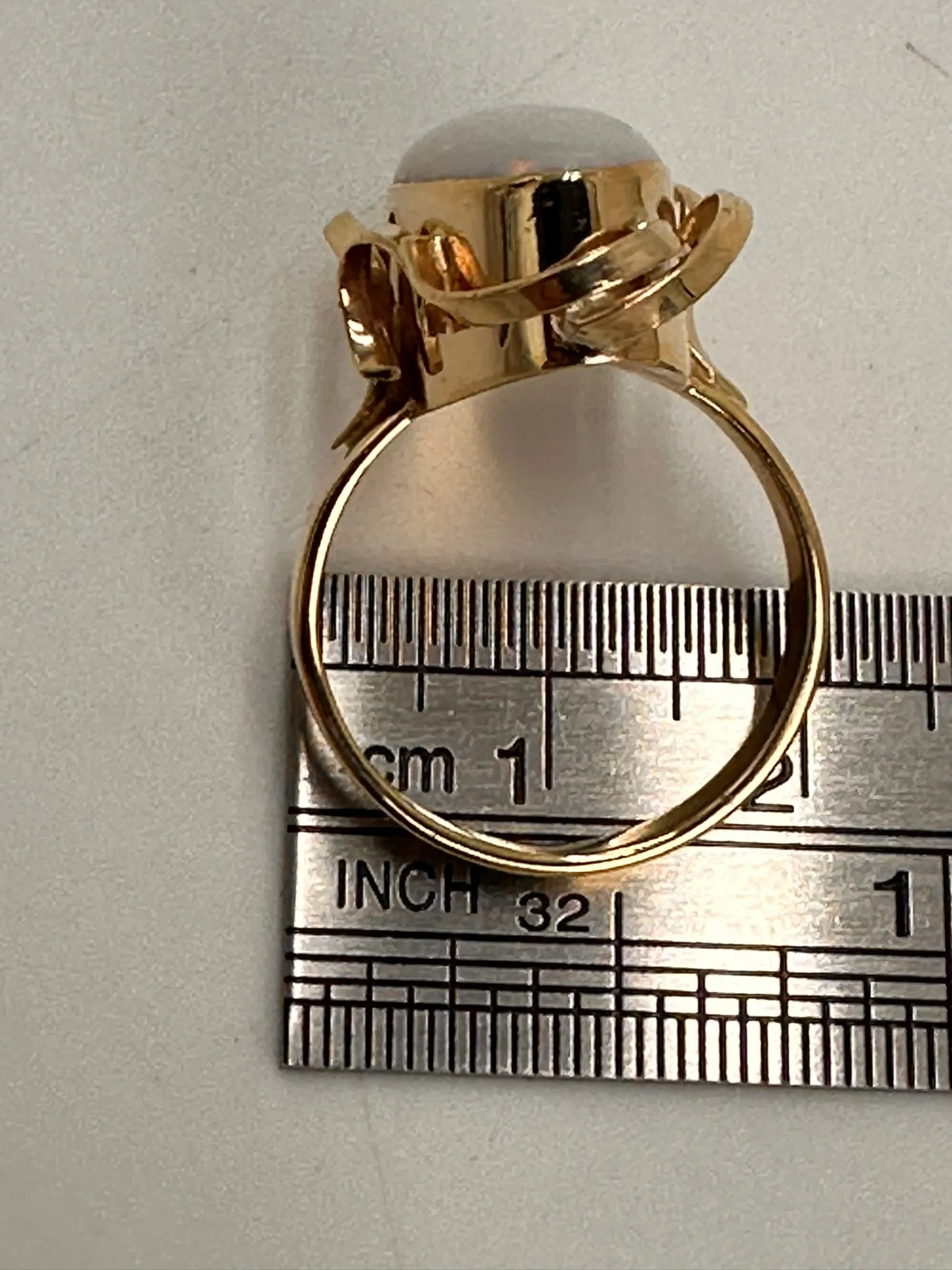 Mesmerizing 9ct Yellow Gold Opal Ring - Enchanting Colour Play