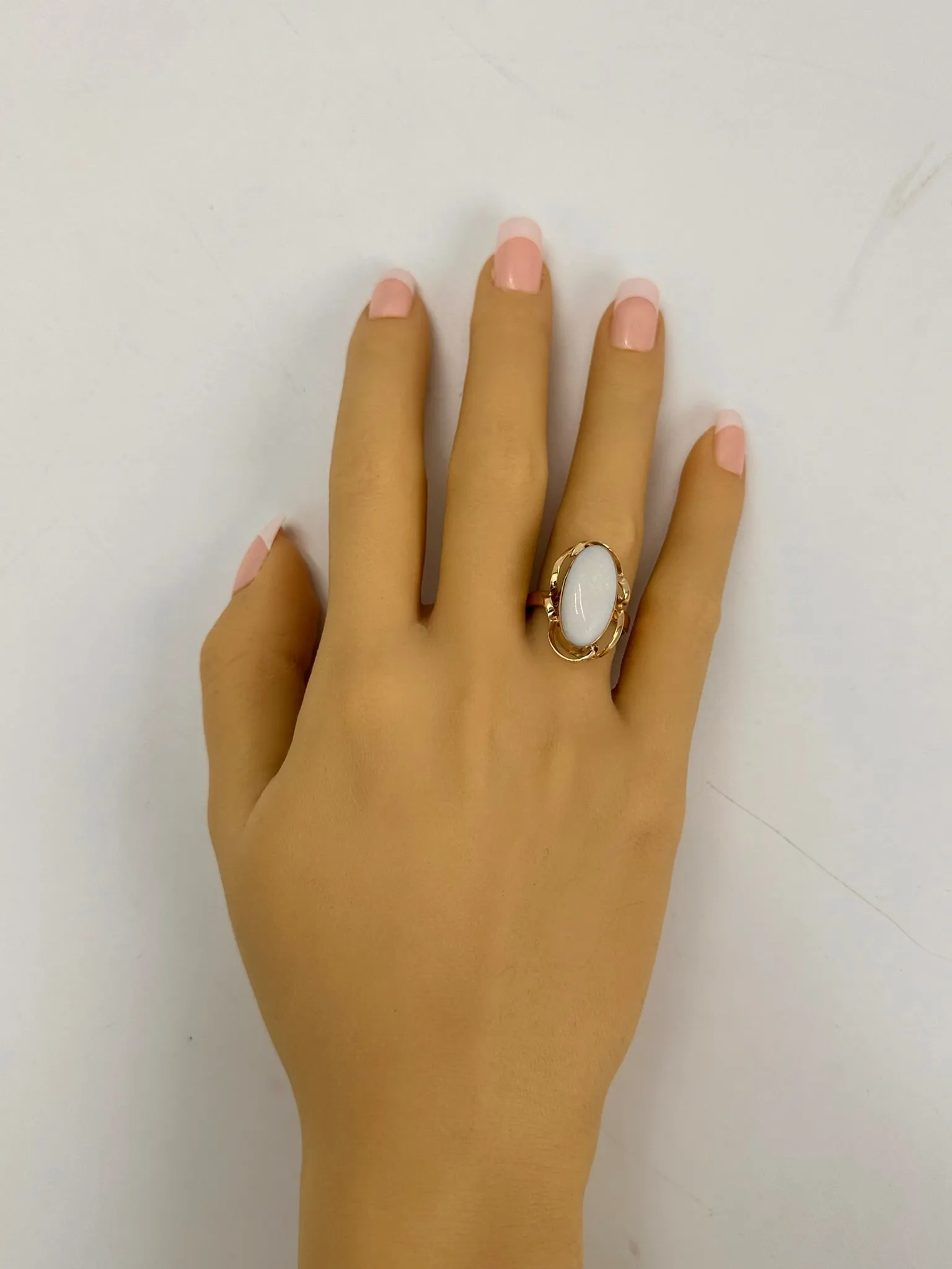 Mesmerizing 9ct Yellow Gold Opal Ring - Enchanting Colour Play