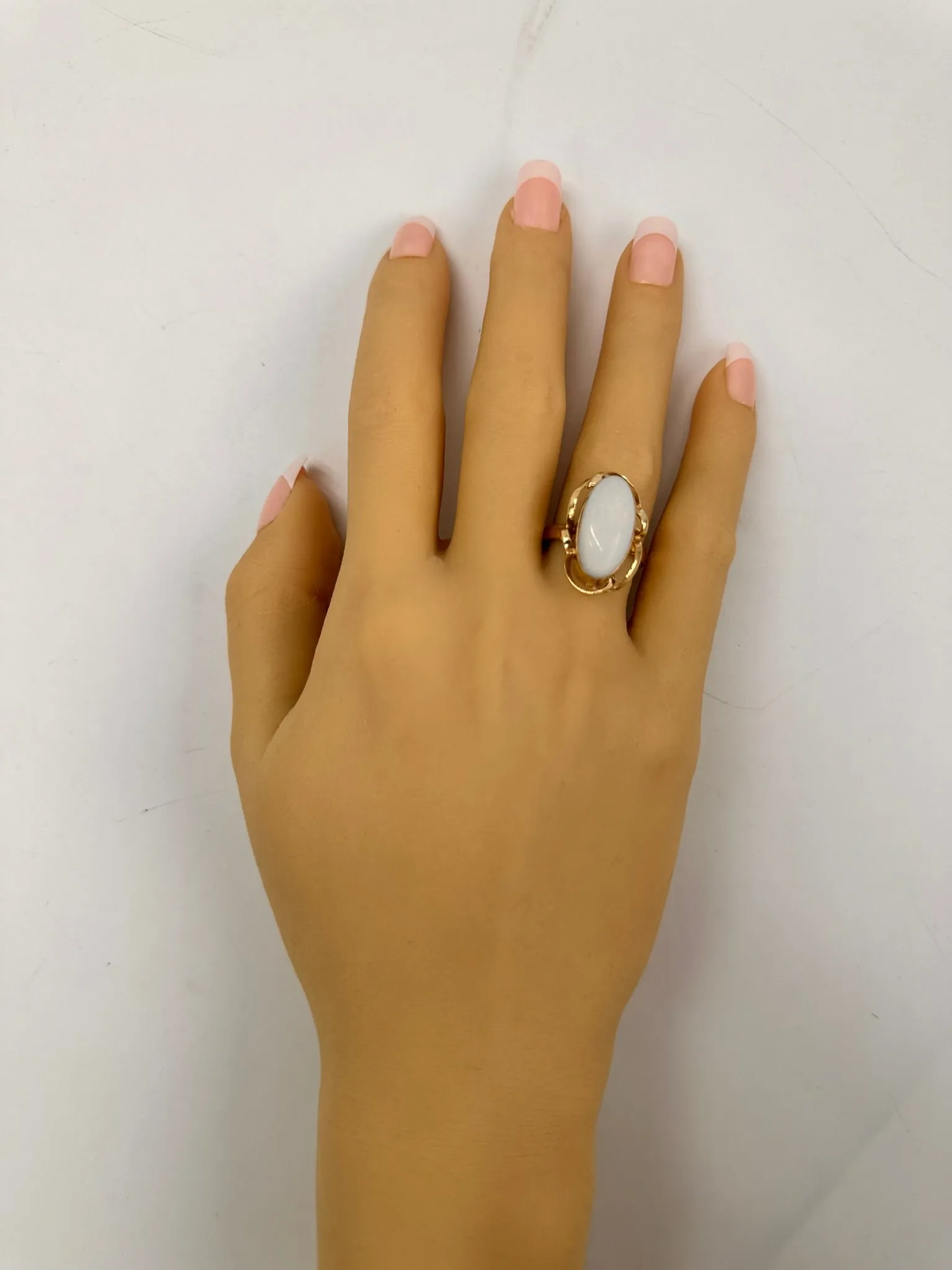 Mesmerizing 9ct Yellow Gold Opal Ring - Enchanting Colour Play