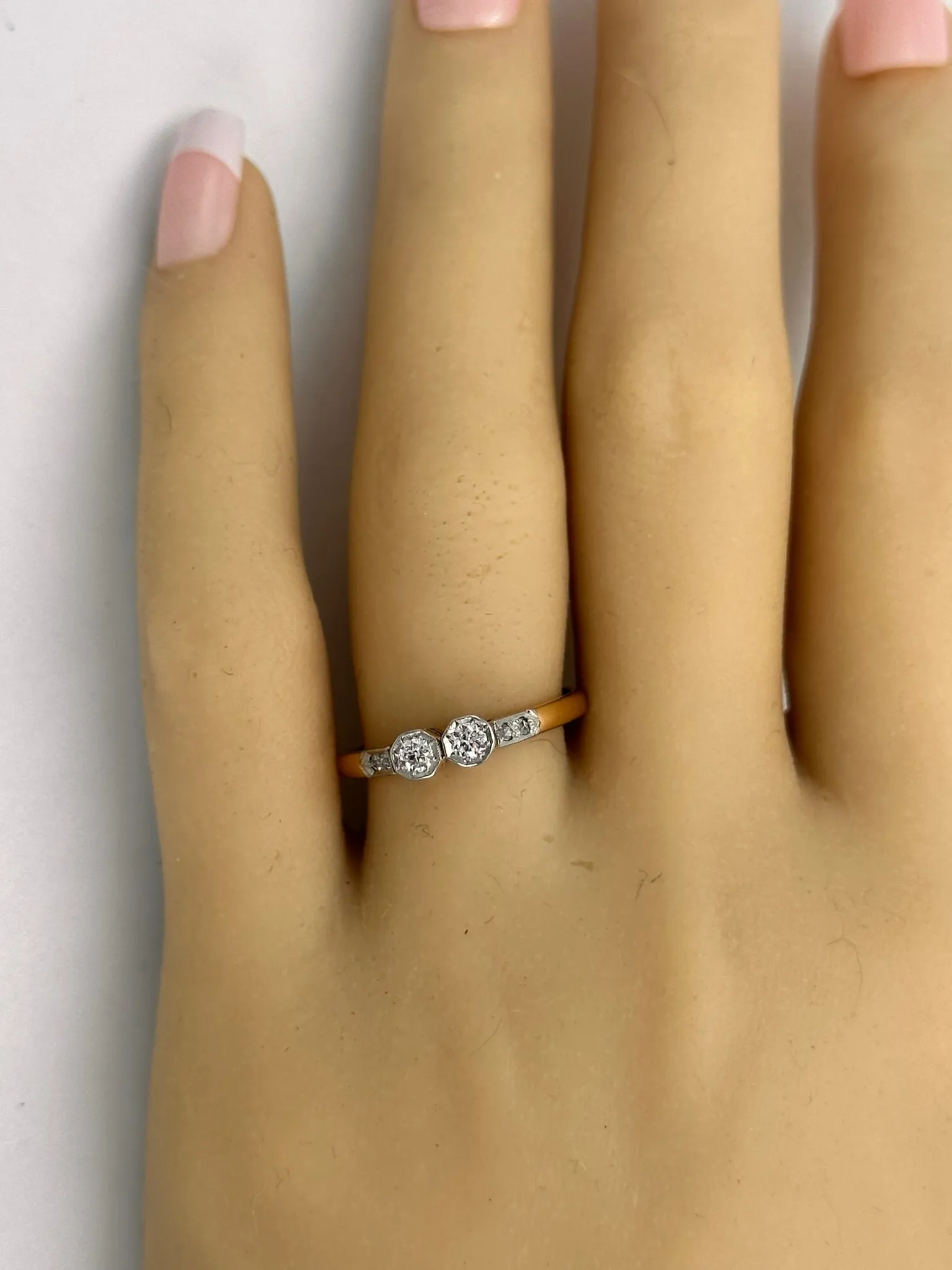 "Elegant Radiance: 18ct Yellow Gold and Platinum Diamond Ring"