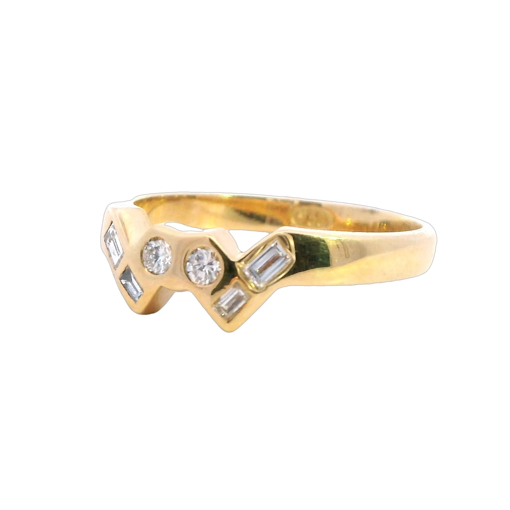 "Valentine's Proposal: Exquisite 1.36ct Diamond Ring Set in 18ct Yellow Gold"