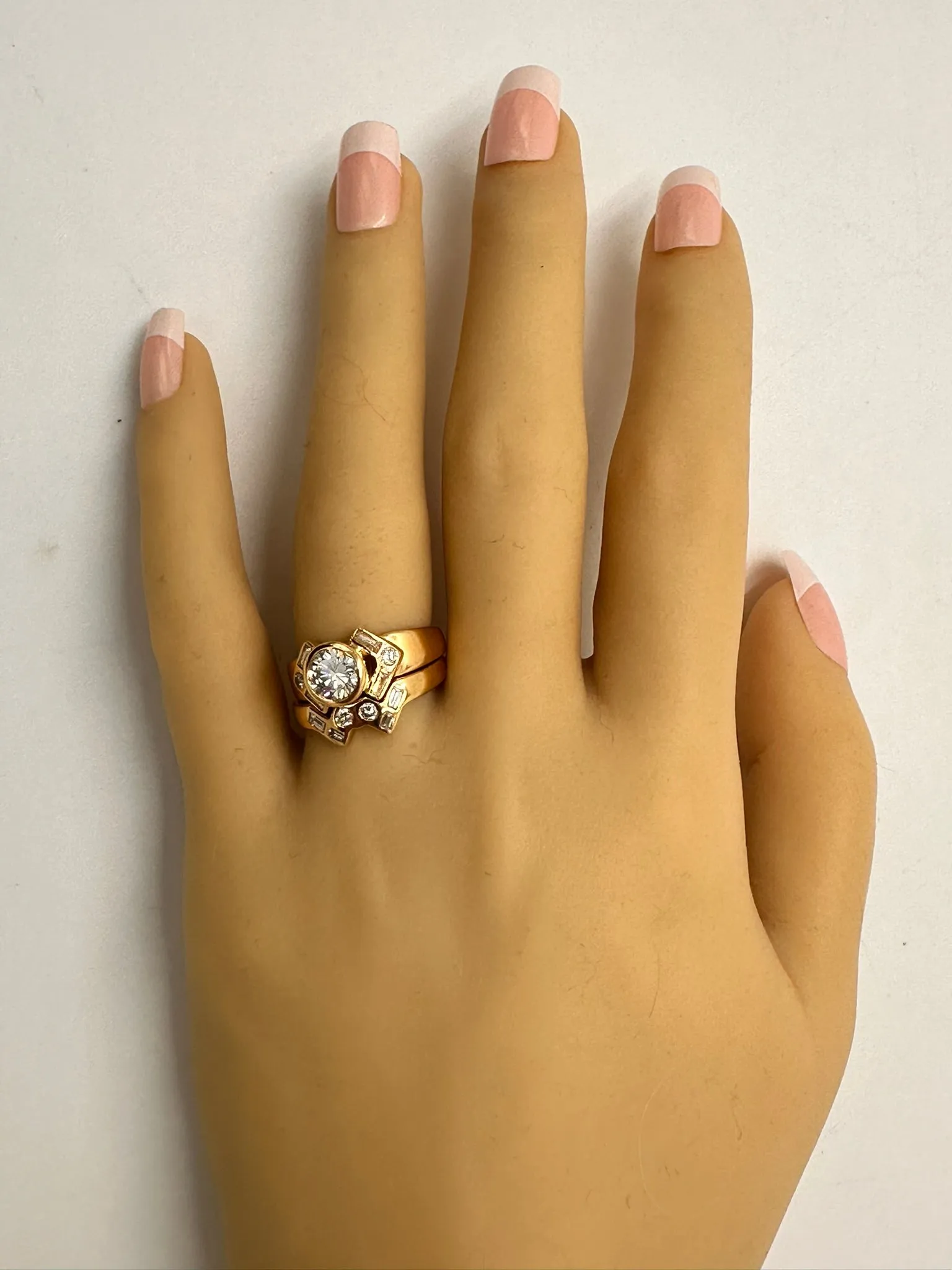 "Valentine's Proposal: Exquisite 1.36ct Diamond Ring Set in 18ct Yellow Gold"