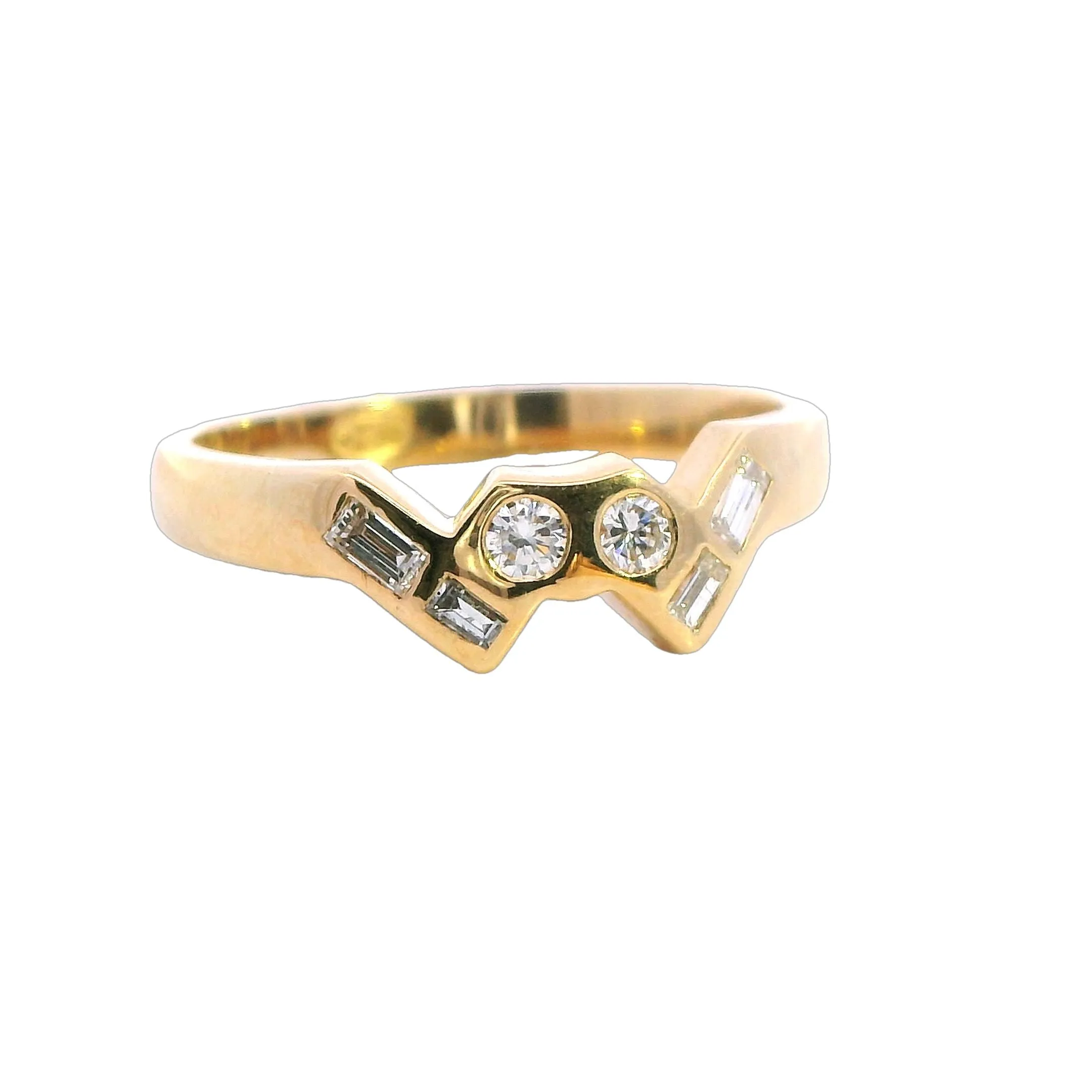 "Valentine's Proposal: Exquisite 1.36ct Diamond Ring Set in 18ct Yellow Gold"