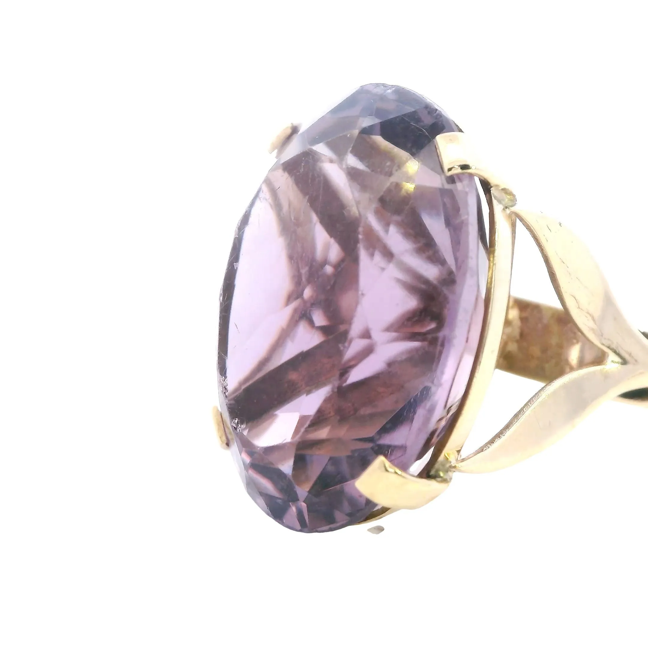 Radiant Treasure: 9ct Yellow Gold Amethyst Ring – A Sustainable Choice