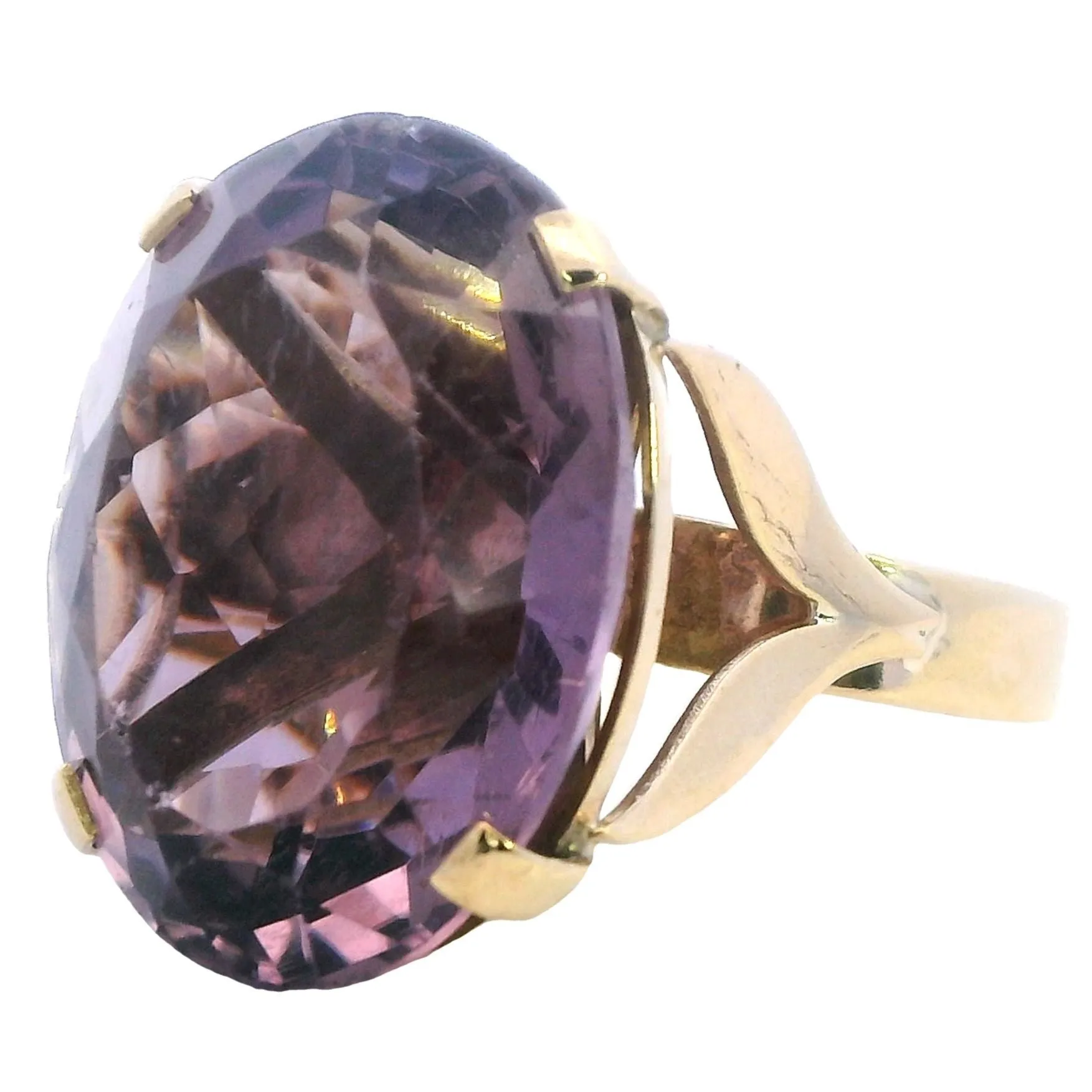 Radiant Treasure: 9ct Yellow Gold Amethyst Ring – A Sustainable Choice