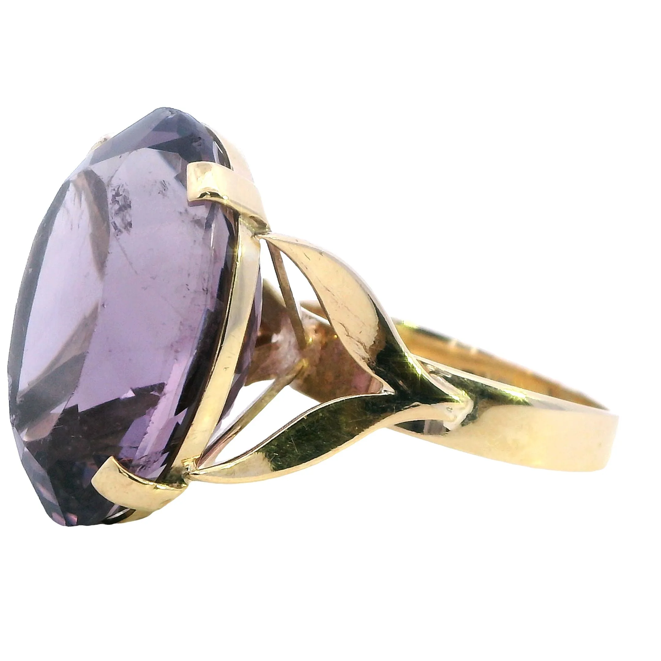 Radiant Treasure: 9ct Yellow Gold Amethyst Ring – A Sustainable Choice