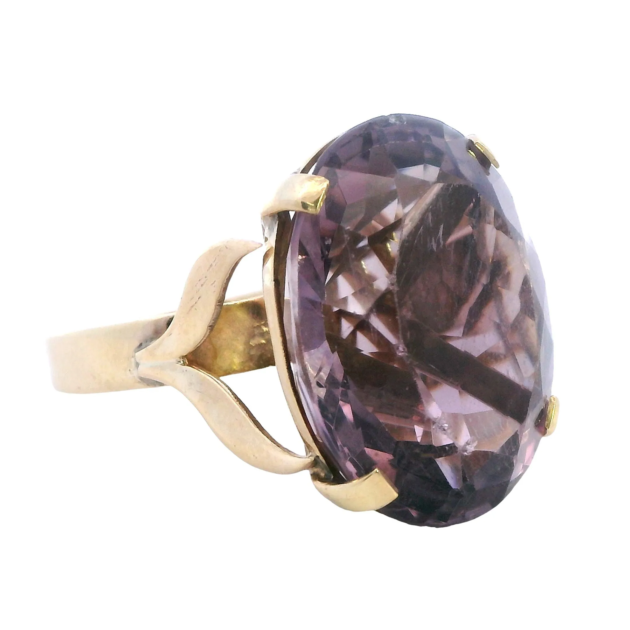 Radiant Treasure: 9ct Yellow Gold Amethyst Ring – A Sustainable Choice