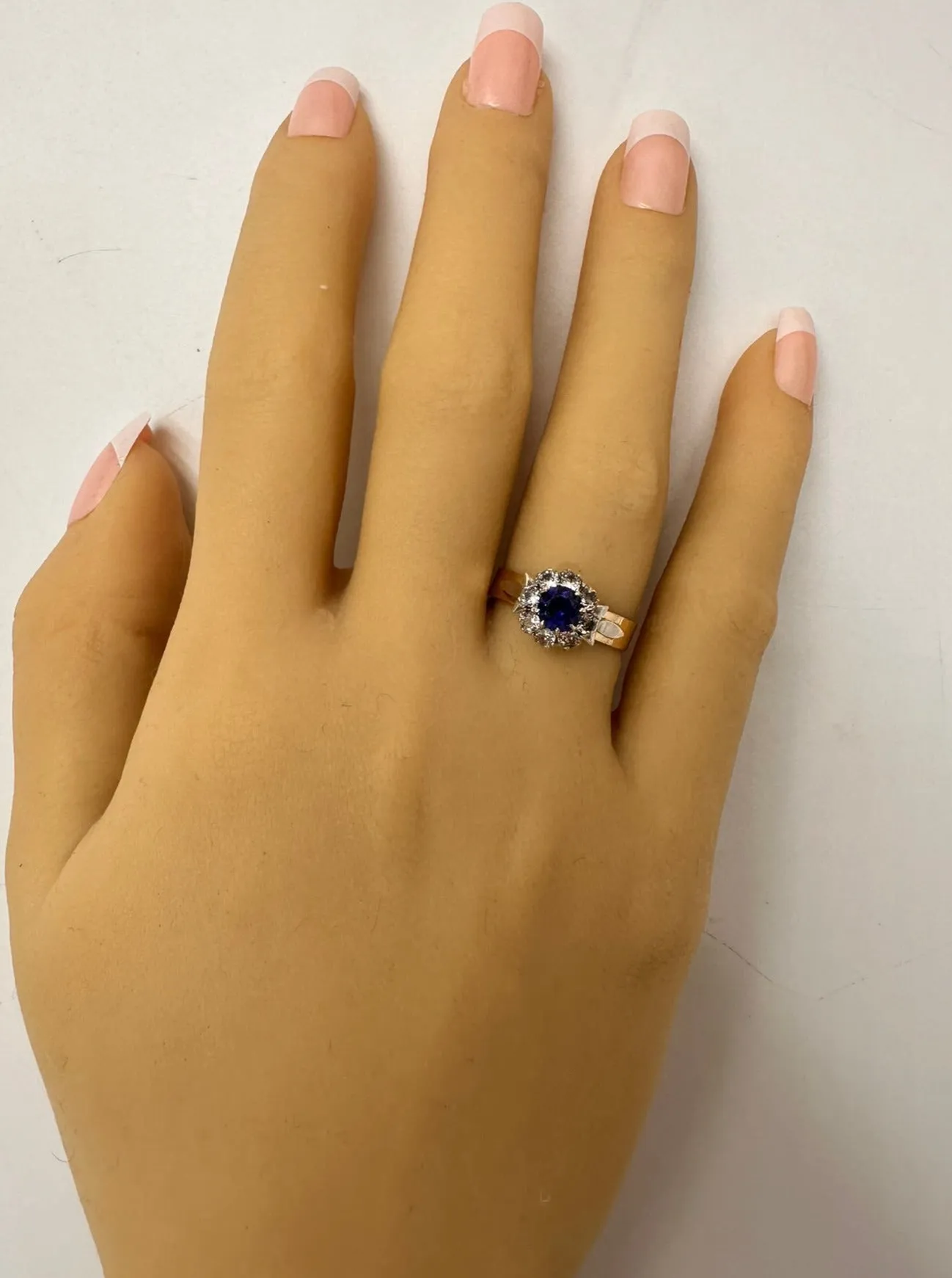 Stunning 9ct Yellow & White Gold Ring with 9 Radiant Synthetic Sapphire & Spinel